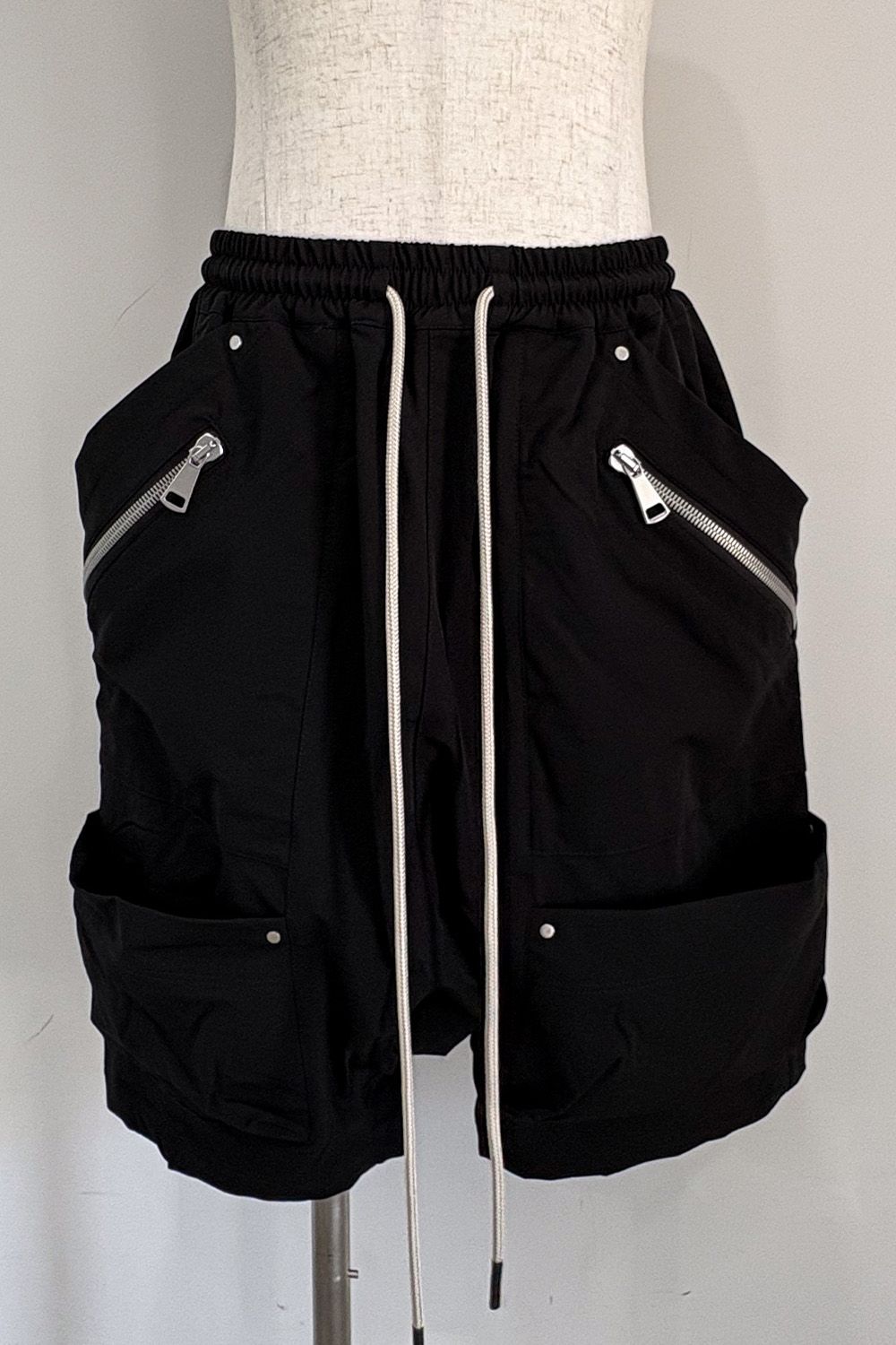 CARGO SHORTS / ブラック