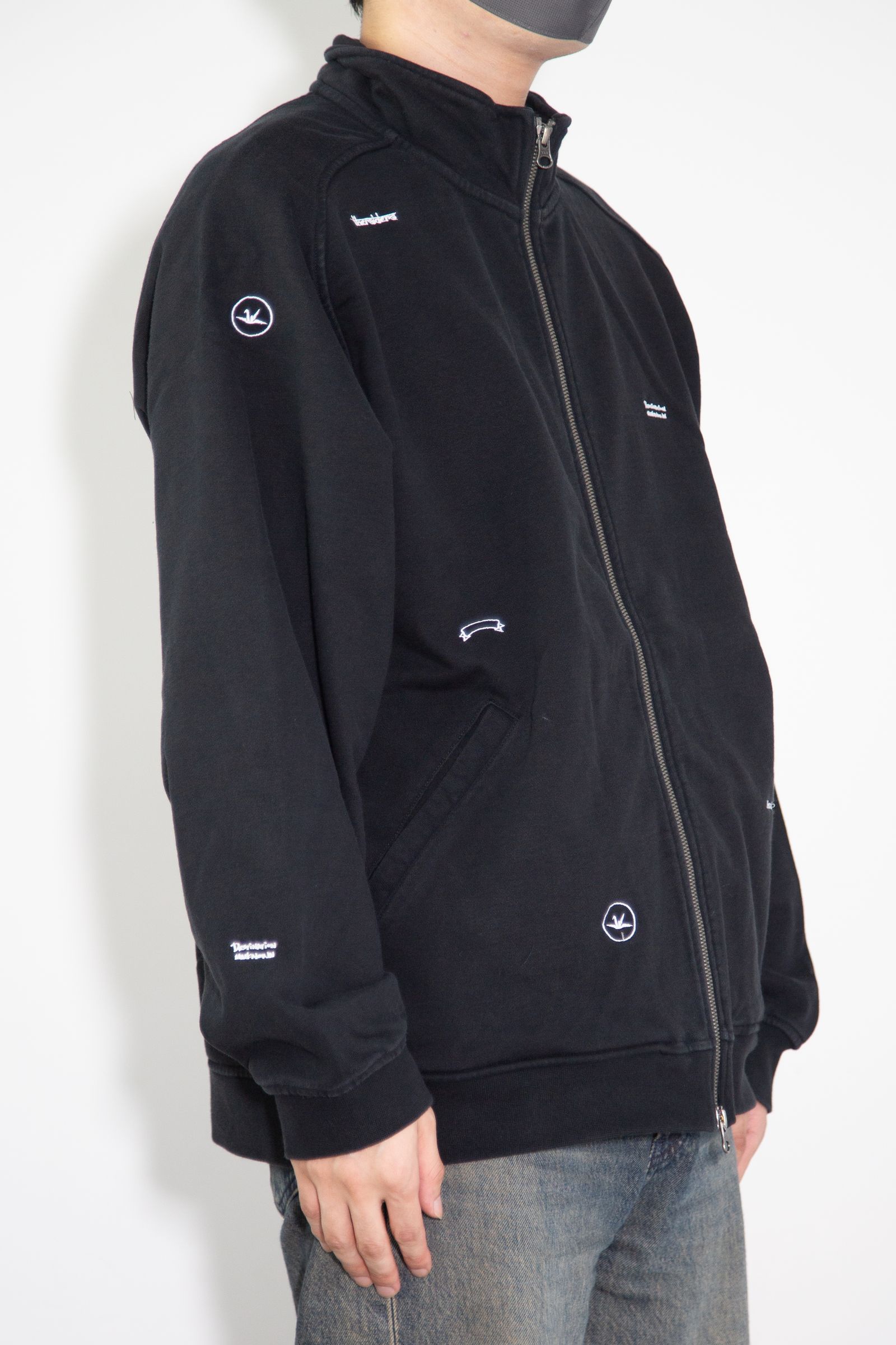 MULTI EMBROIDERY SWEAT ZIP-UP / ブラック