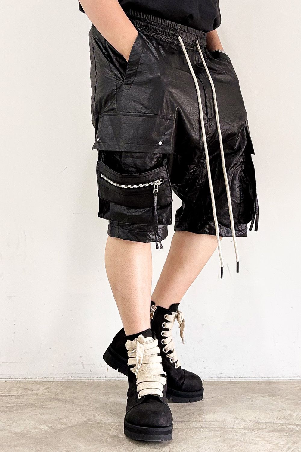 CARGO SHORTS / ブラック