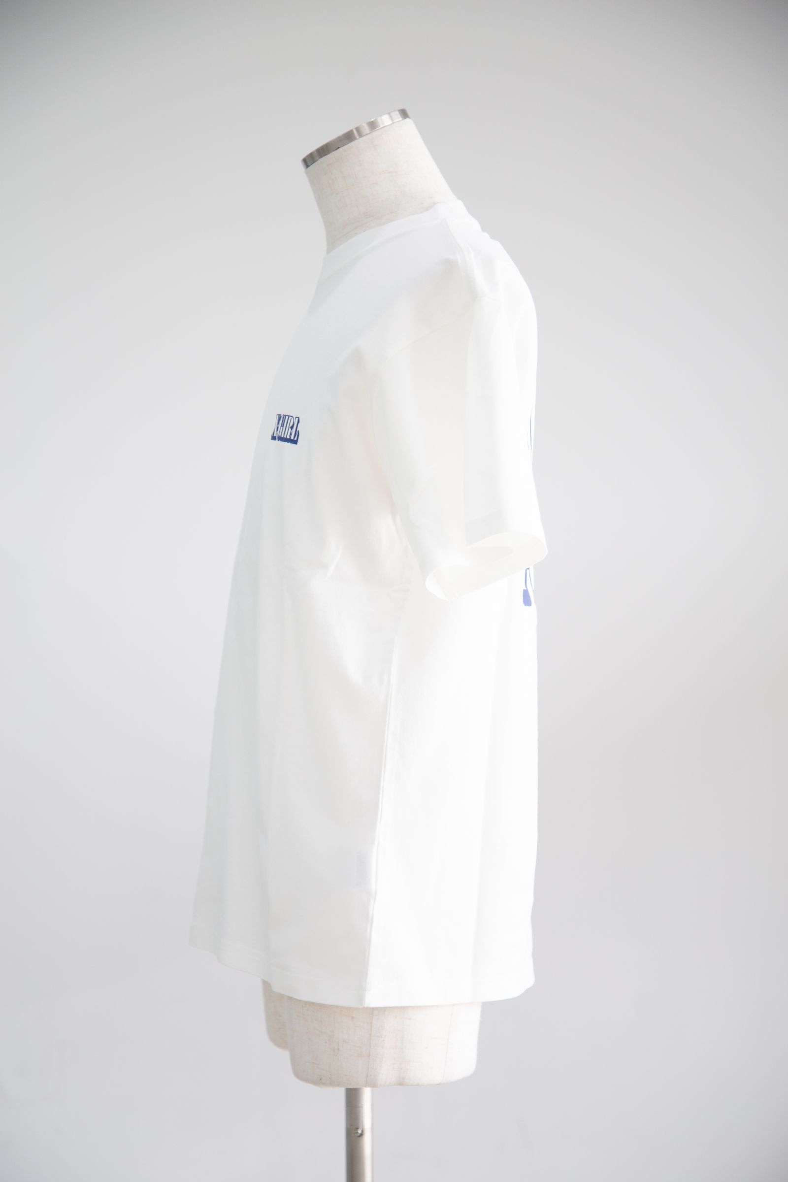 CIRCLE BACKGROUND FACE LOGO S/S TEE / ホワイト