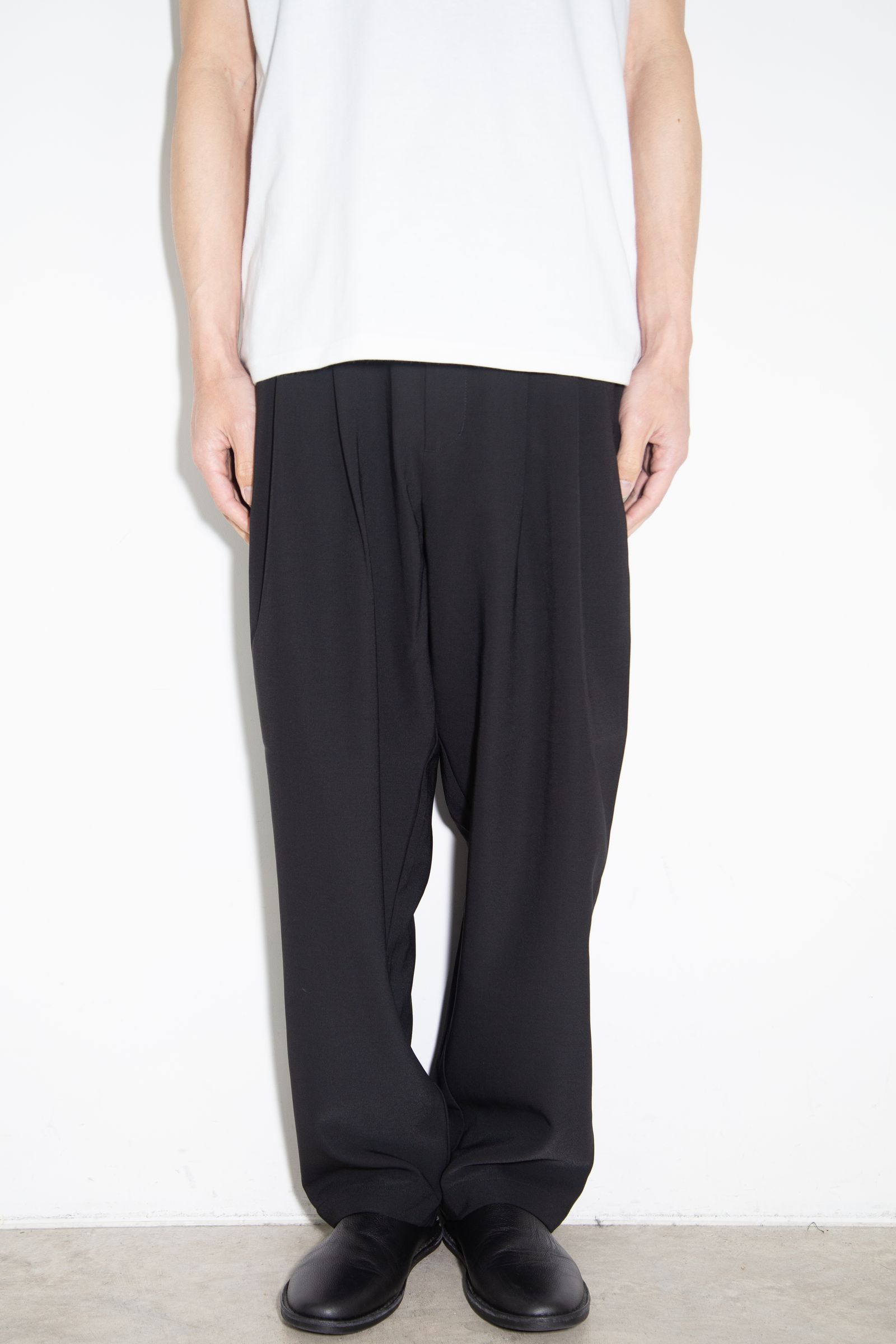 PE CONPACT TWILL BELTED FIT TROUSERS / ブラック