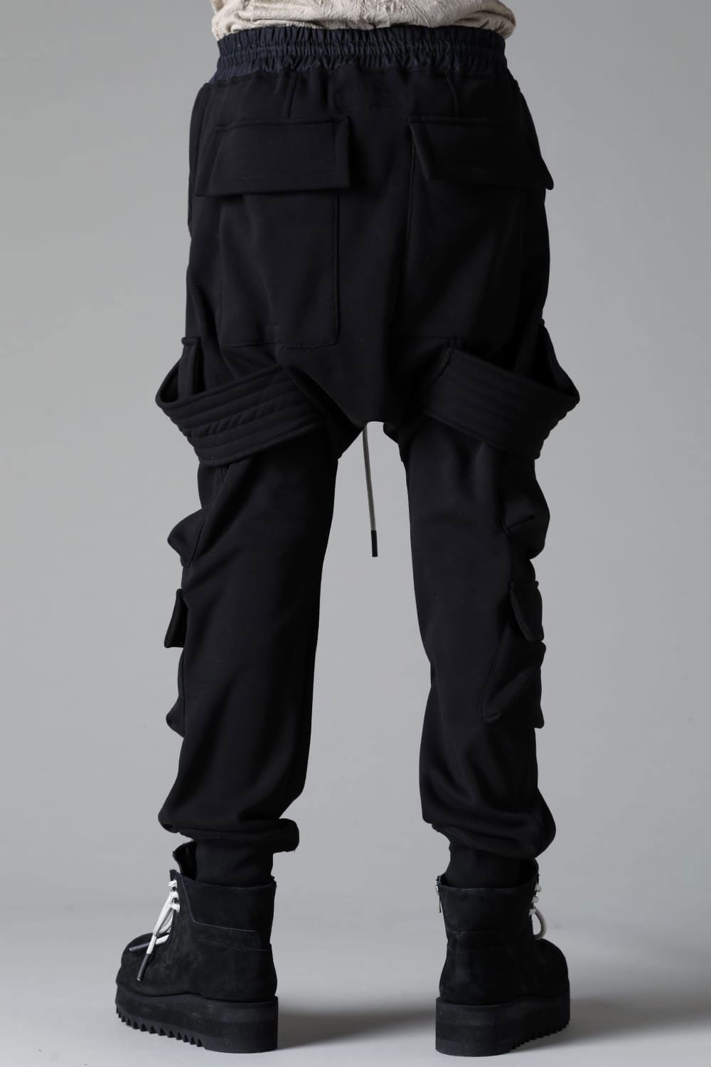 ボンバーヒートベルトカーゴサルエルスウェットパンツ / Bomber Heat Belt Cargo Sarouel Pants / ブラック / ag-10059