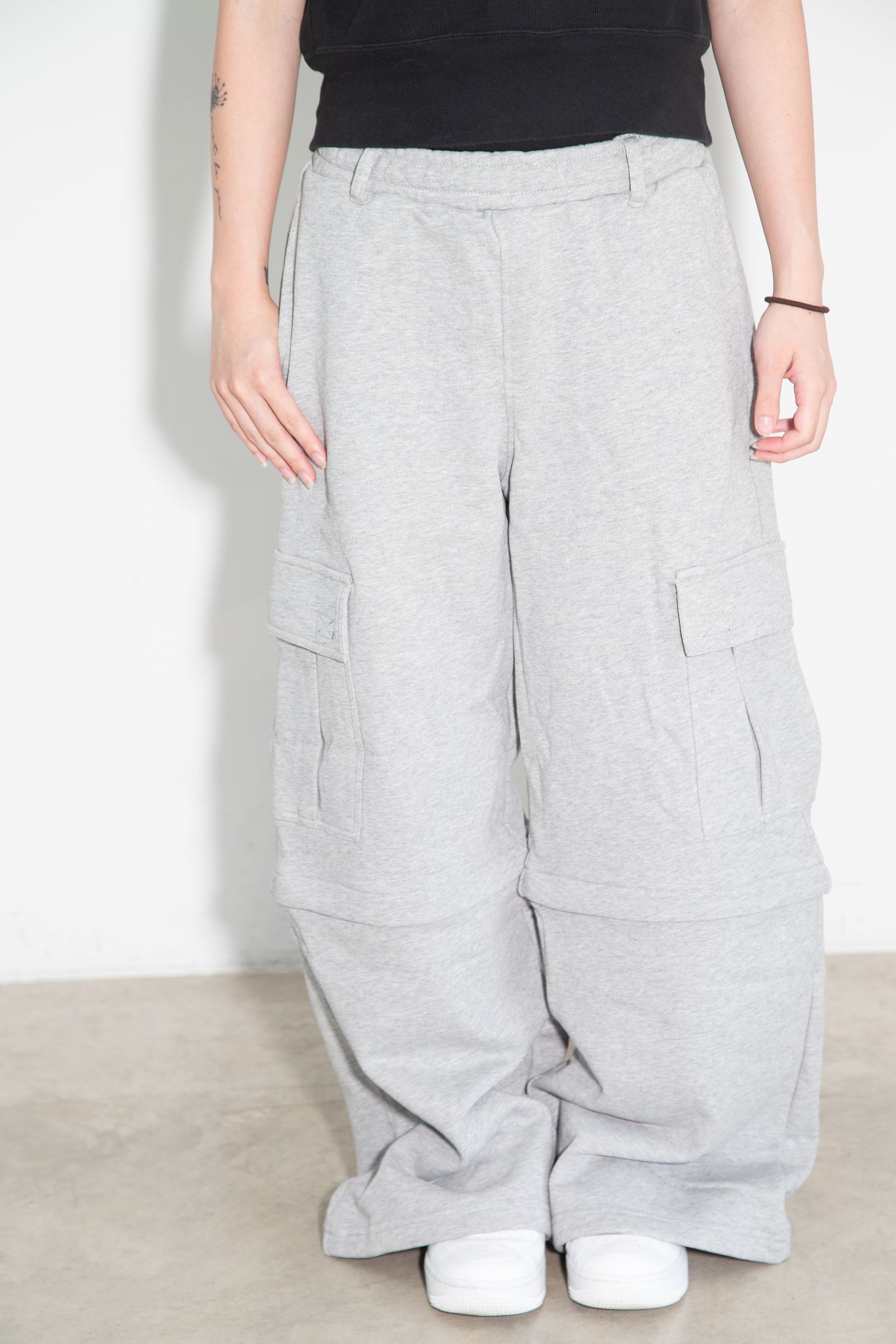 [ラスト1点 サイズM] EMBLEM POCKET 2WAY BUGGY SWEATPANTS / アッシュ