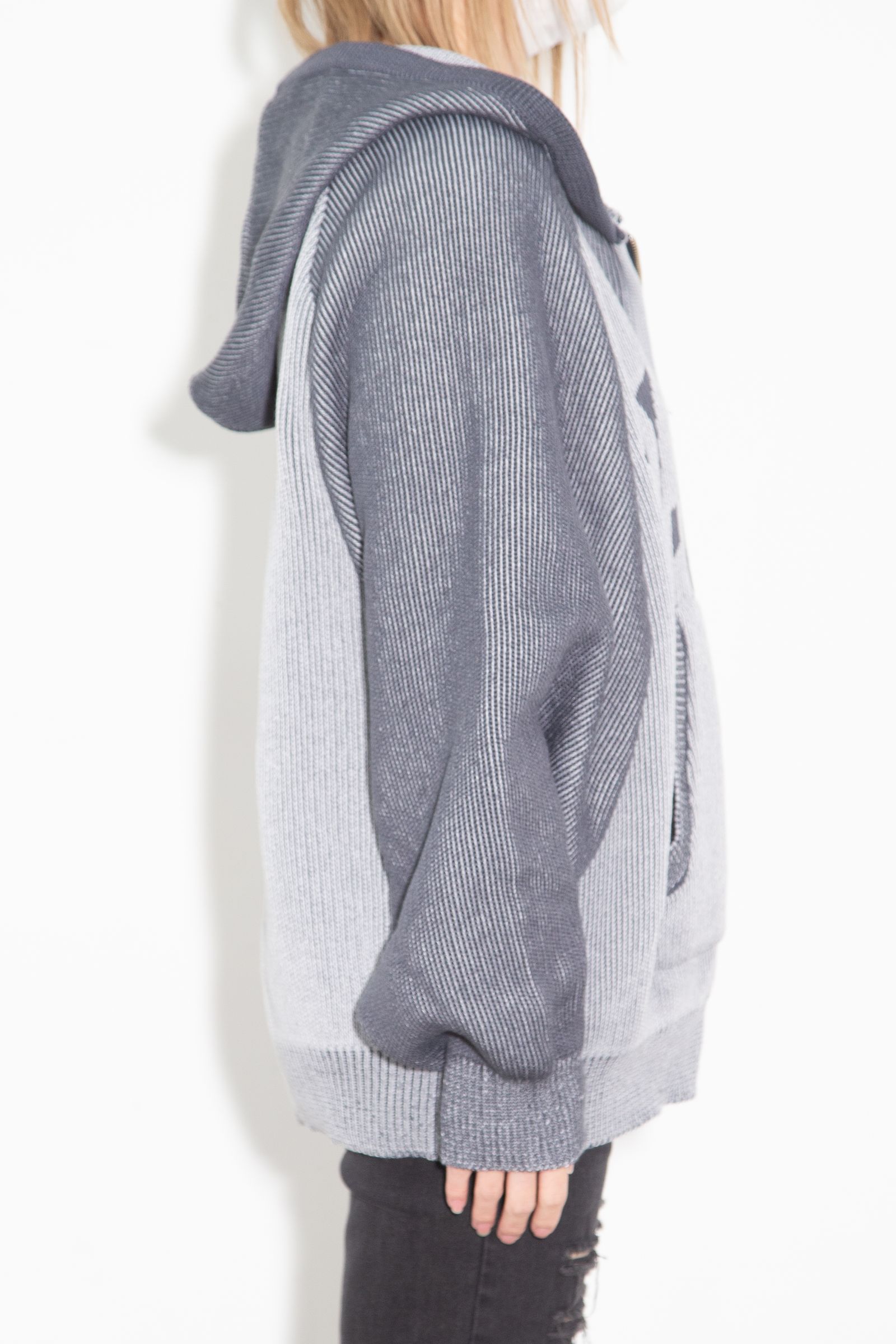 ［ラスト1点］LOGO JACQUARD ZIP UP KNIT HOODIE / グレー