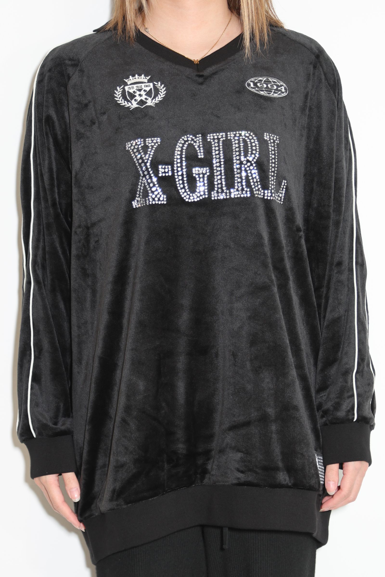 RHINESTONE LOGO VELOUR GAME SHIRT DRESS / ブラック
