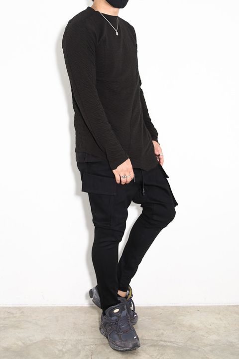 独特な表情のL/S Tee