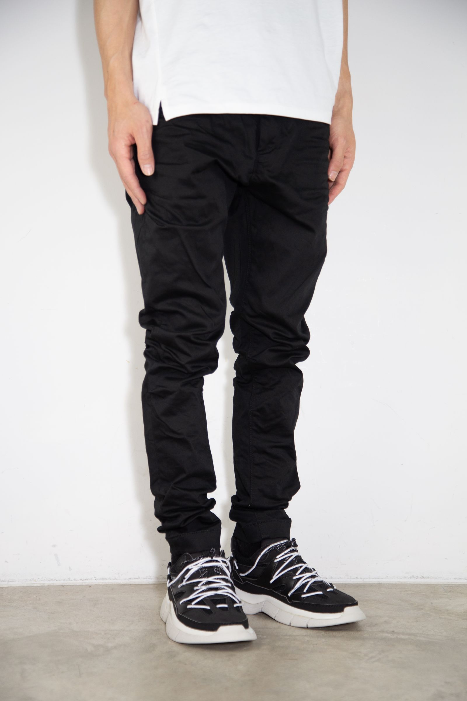 LIGHT CRASH JEANS / ソリッドブラック