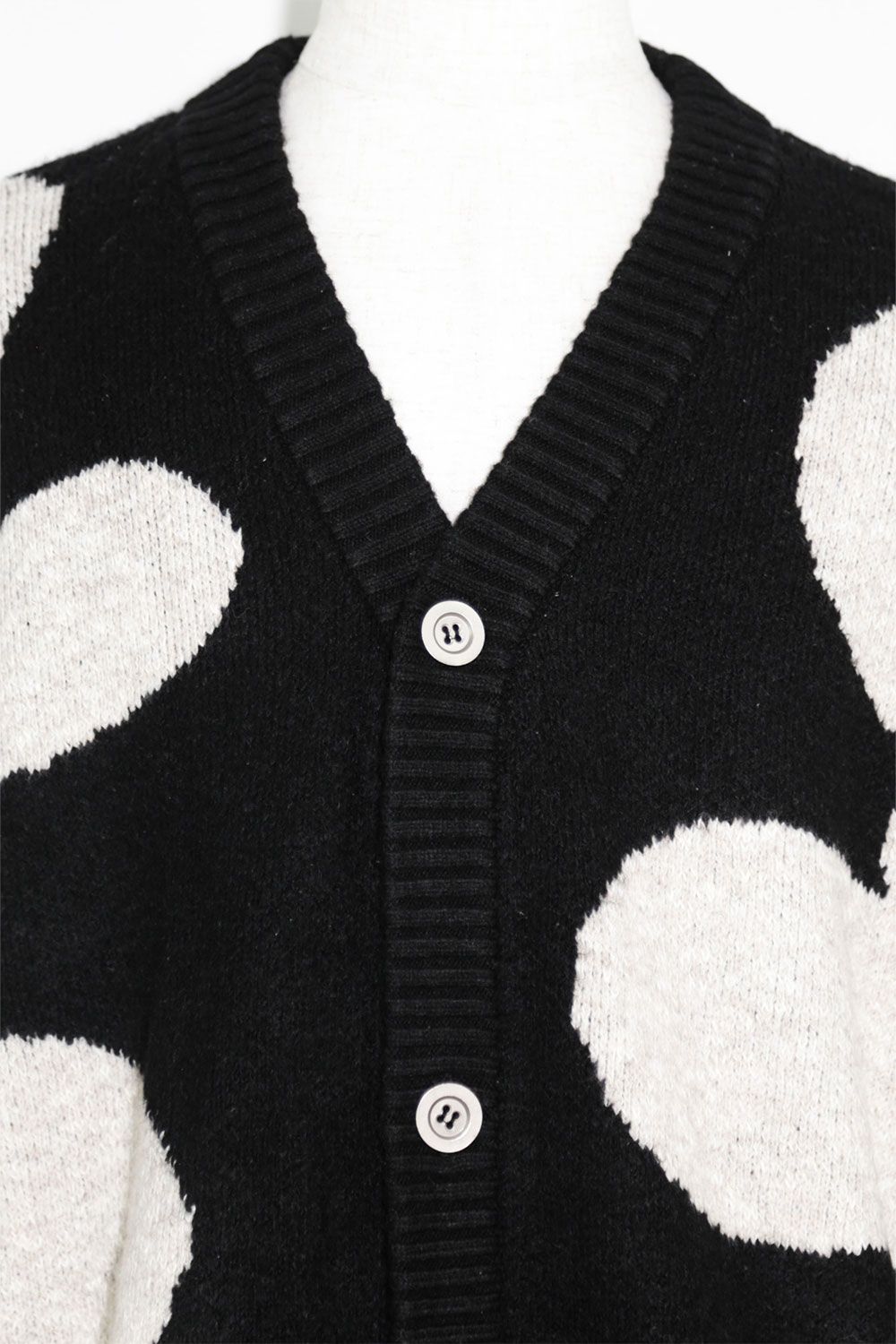 ドット模様オーバーサイズカーディガン / Polka Pattern Knit Cardigan / ブラック×ベージュ / ag-8010