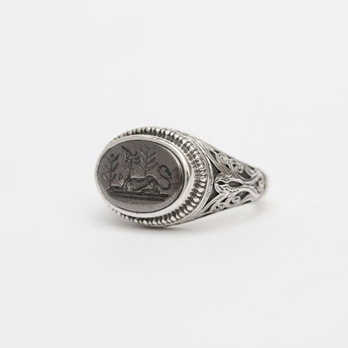 Griffin Signet Ring / GR058