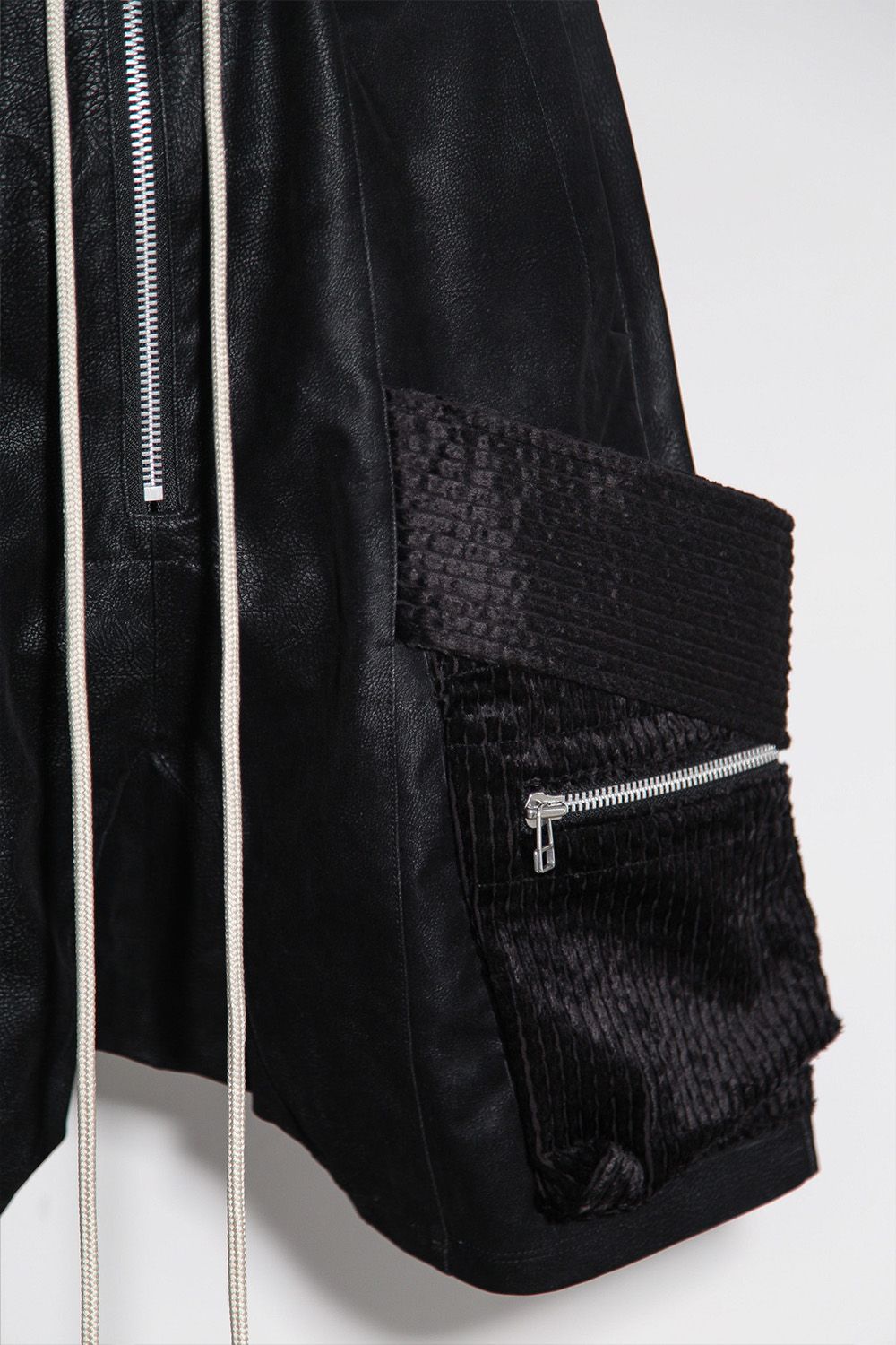 シンセティックレザーベルトカーゴショーツ / BELT CARGO SHORTS / ブラック / ag-12052