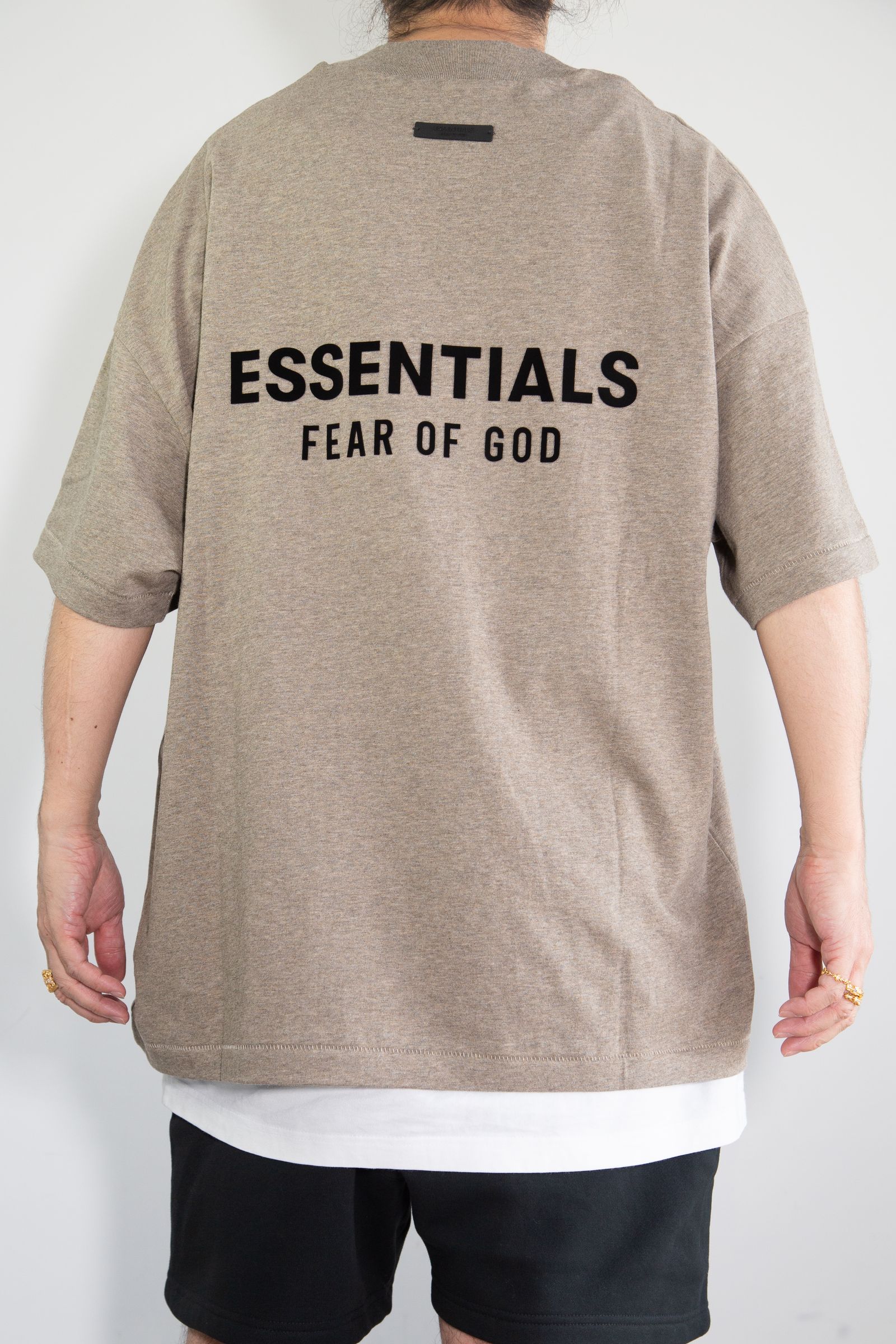 【kzzzk※プロフ必読様】エスエッセンシャルズ　ロングTシャツ　グレージュ FOG ESSENTIALS - エッセンシャルズ | Tシャツ・ロンT