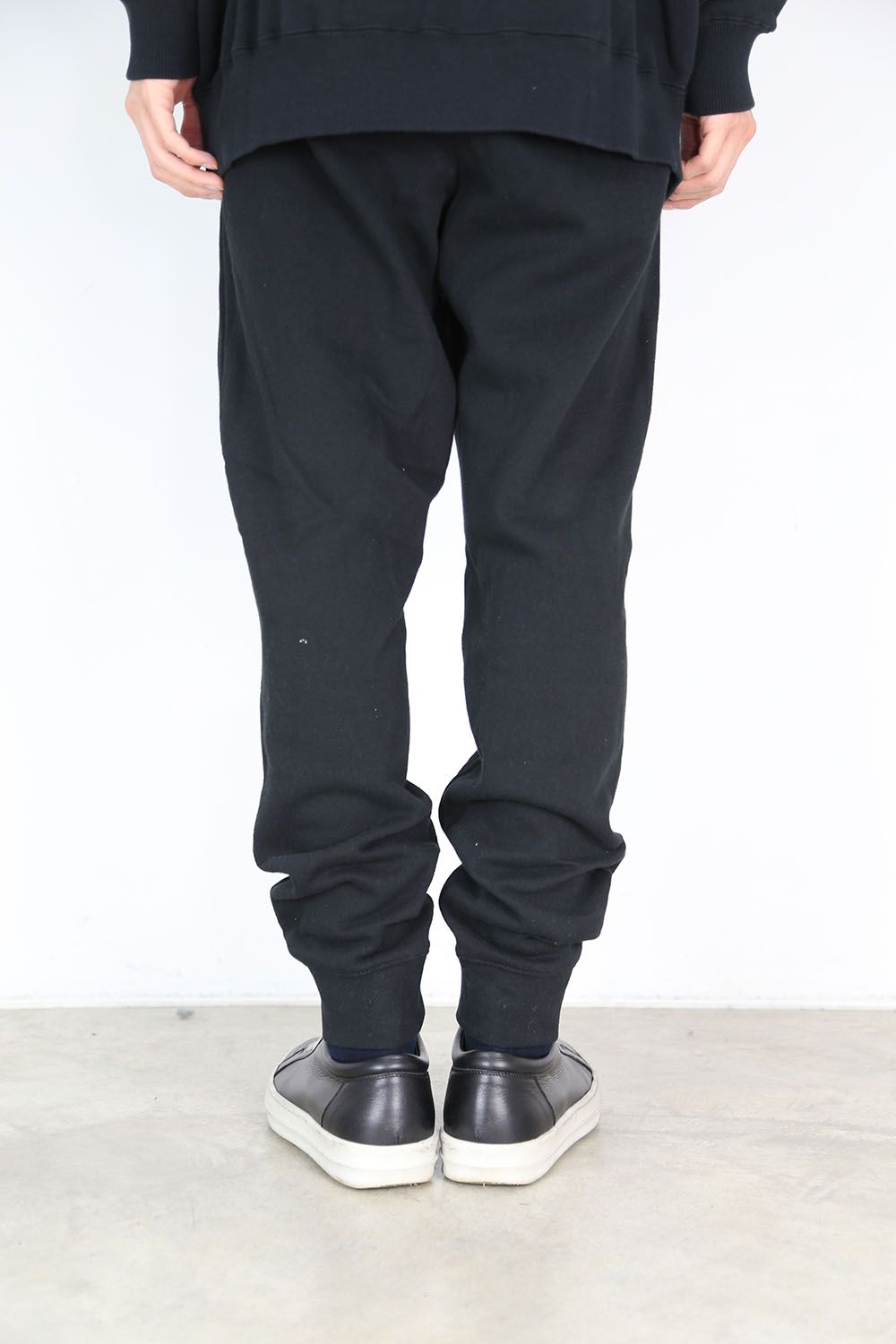 OFFICIAL BLACK SWEATPANTS / ブラック