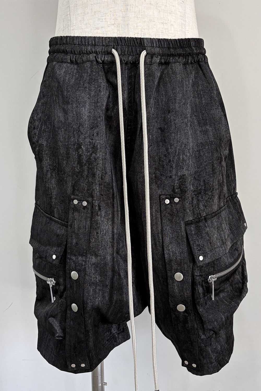 CARGO SHORTS / ブラック