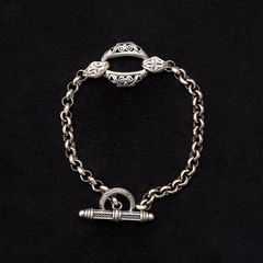 【お買い得品】今季キービジュアルの万能パーカー