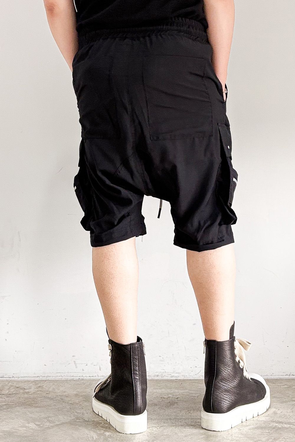 CARGO SHORTS / ブラック