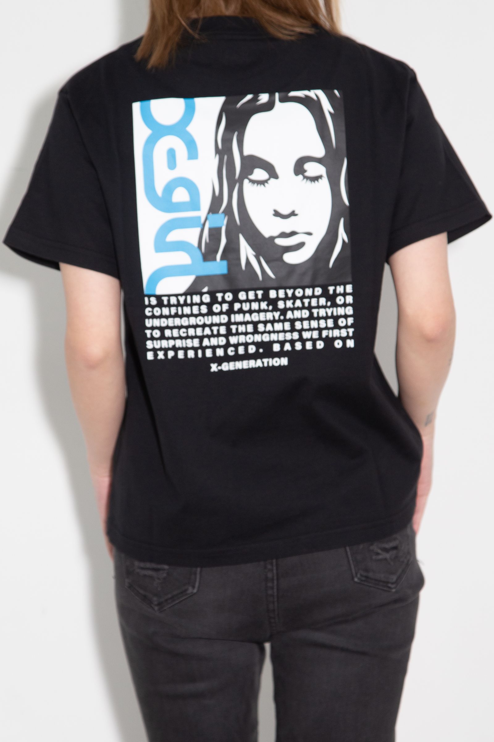 SIDE LOGO FACE LABEL S/S TEE / ブラック