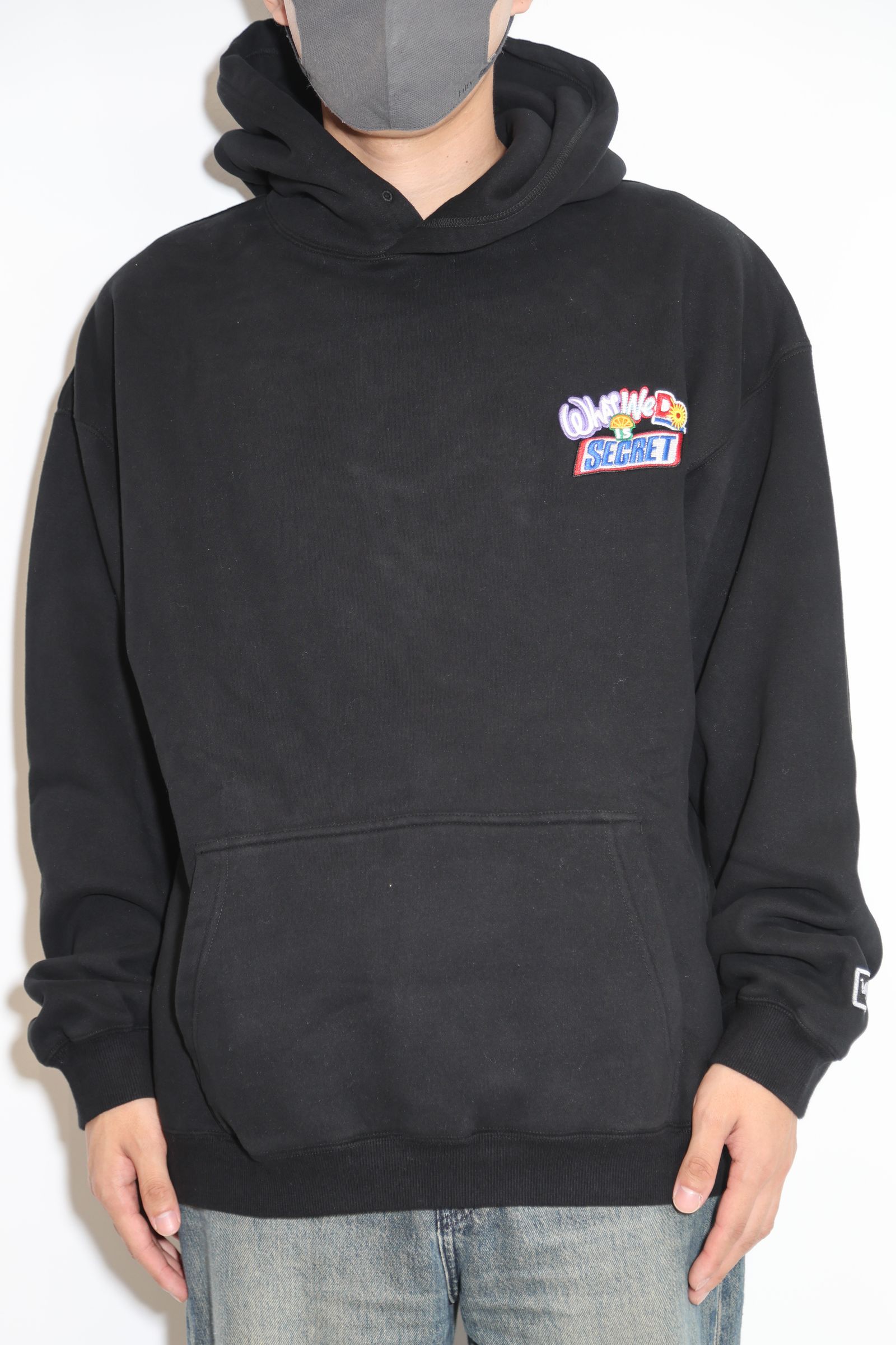 EMBROIDERY HOODIE / ブラック