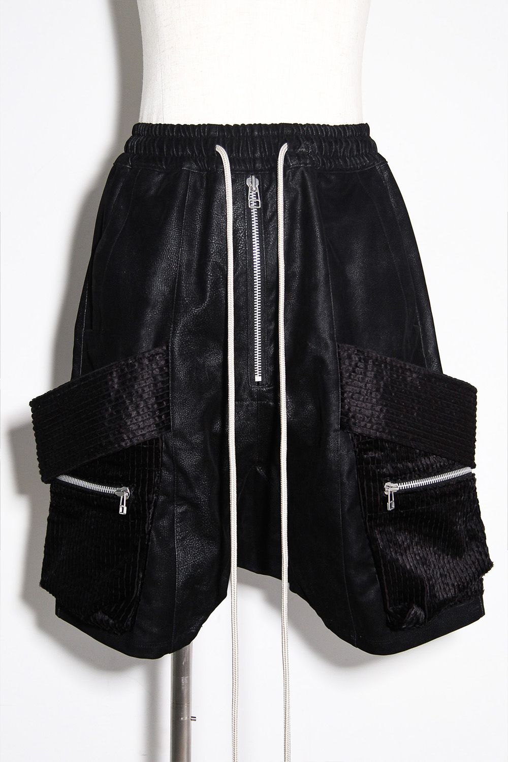 シンセティックレザーベルトカーゴショーツ / BELT CARGO SHORTS / ブラック / ag-12052