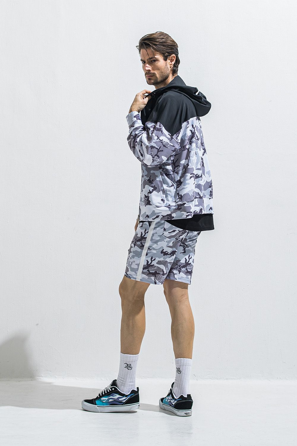 【セットアップ販売】[ラスト1点 サイズ2]  RUSH OVER  ZIPUP HOODIE・RUSH SHORTS / カモブラック