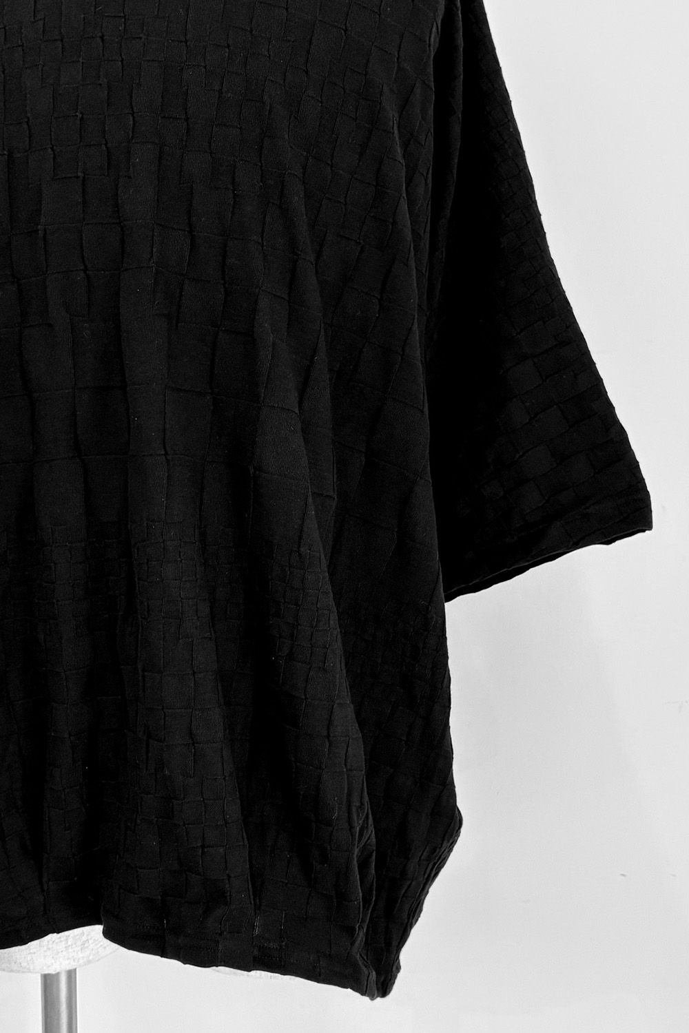 GRADIENT PLAID PATTERN DOLMAN TEE / ブラック