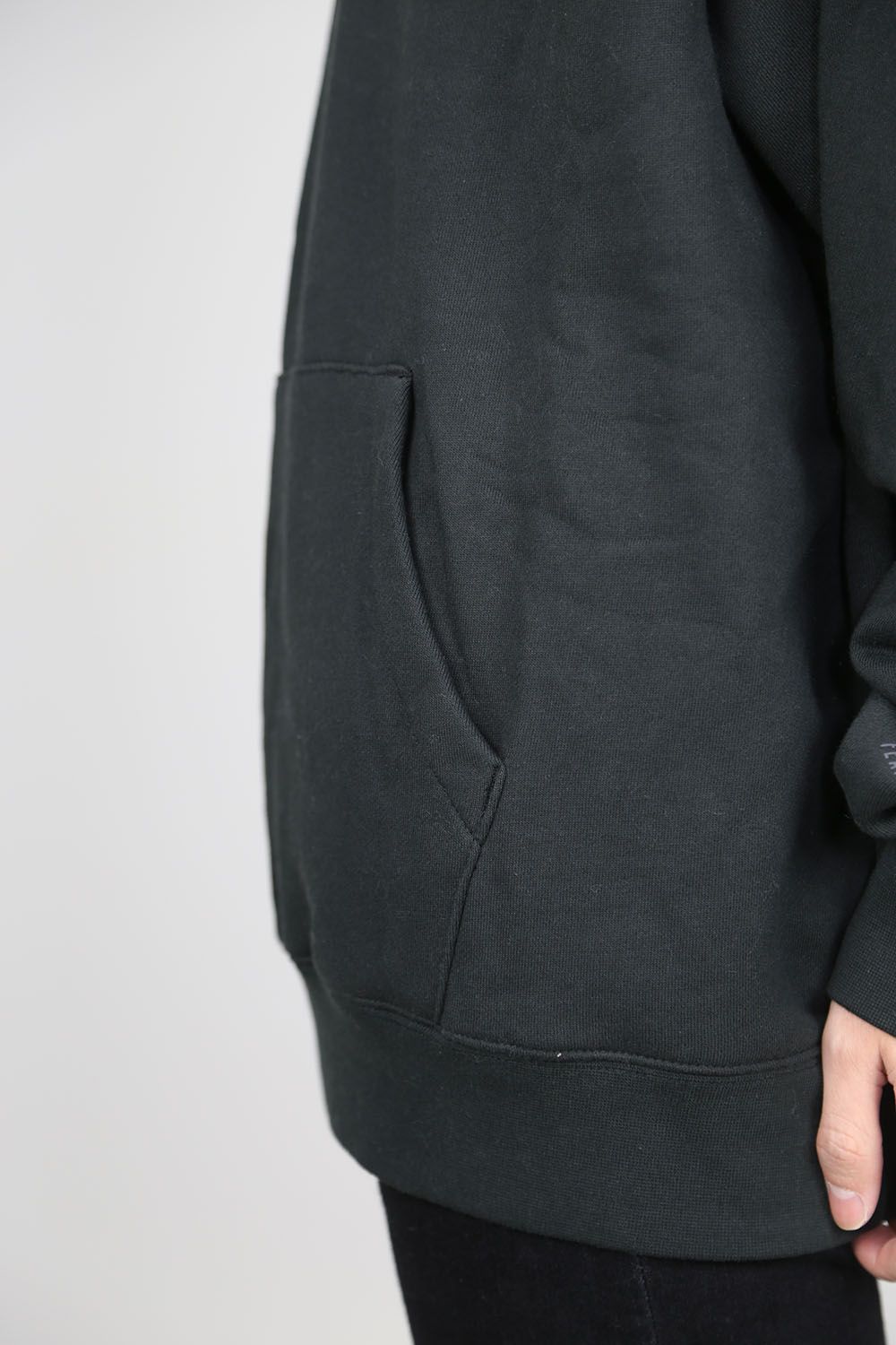 FRONT LOGO HOODIE / ブラック