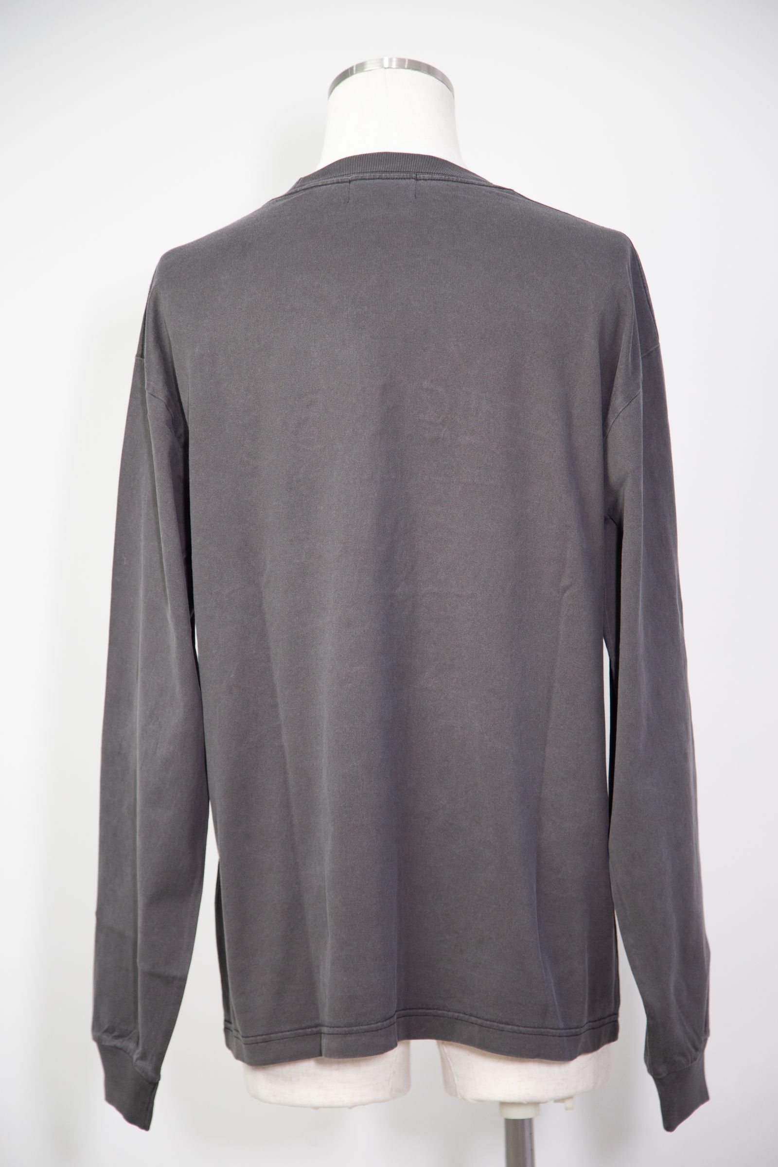 PIGMENT DYED OLD ENGLISH LOGO L/S TEE / ブラック