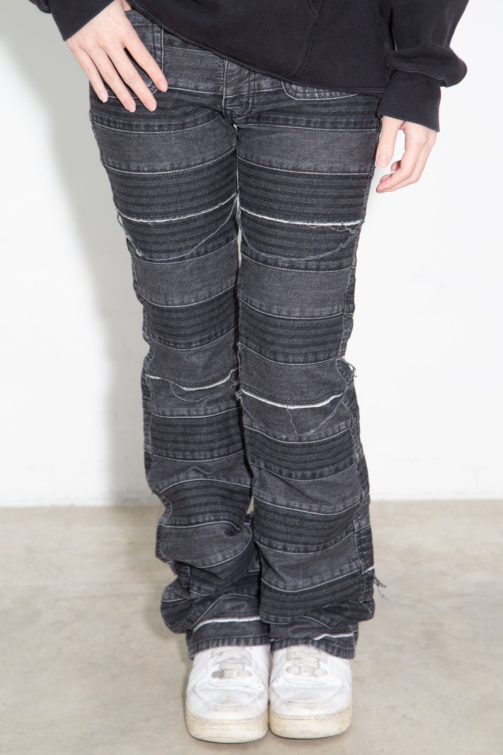 スクラッチフレアデニムパンツ / ブラック