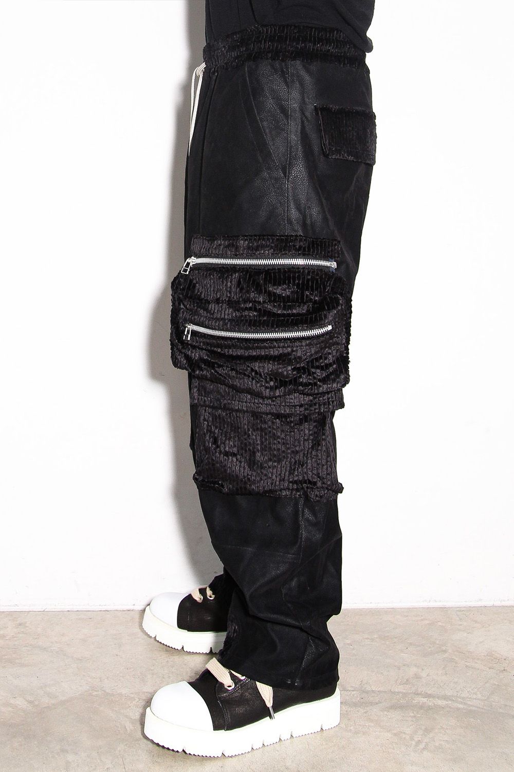 シンセティックレザーカーゴワイドパンツ / CARGO WIDE PANTS / ブラック / ag-12057