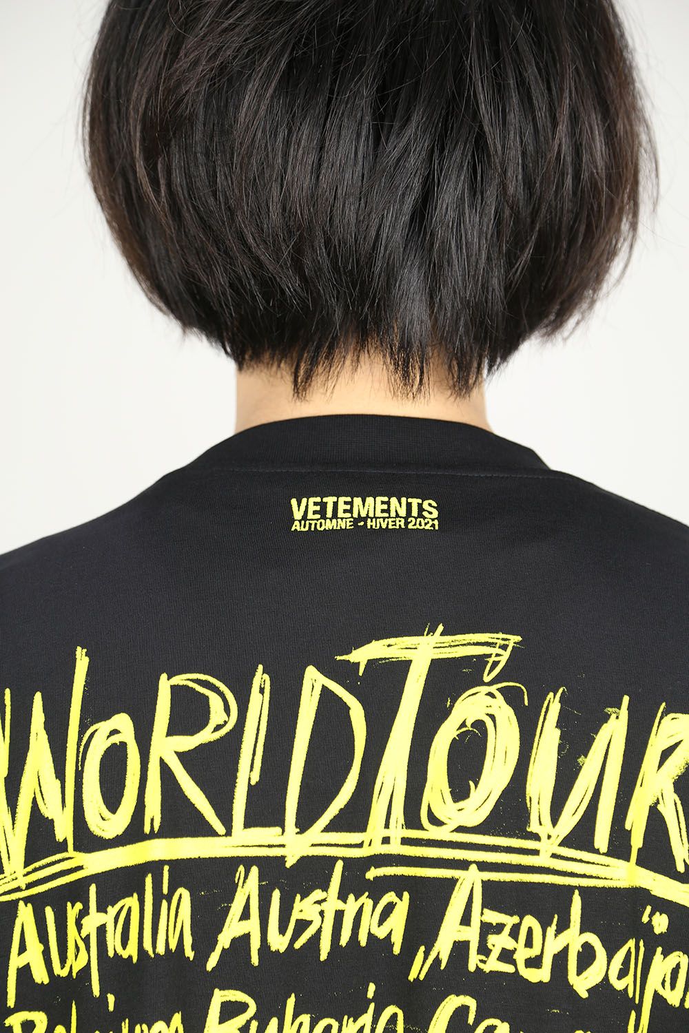 VETEMENTS - WORLD TOUR VETEMENTS T-SHIRT / ブラック | Tempt