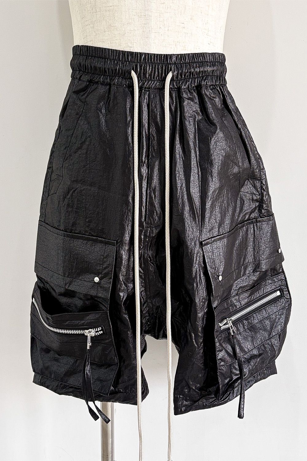 CARGO SHORTS / ブラック