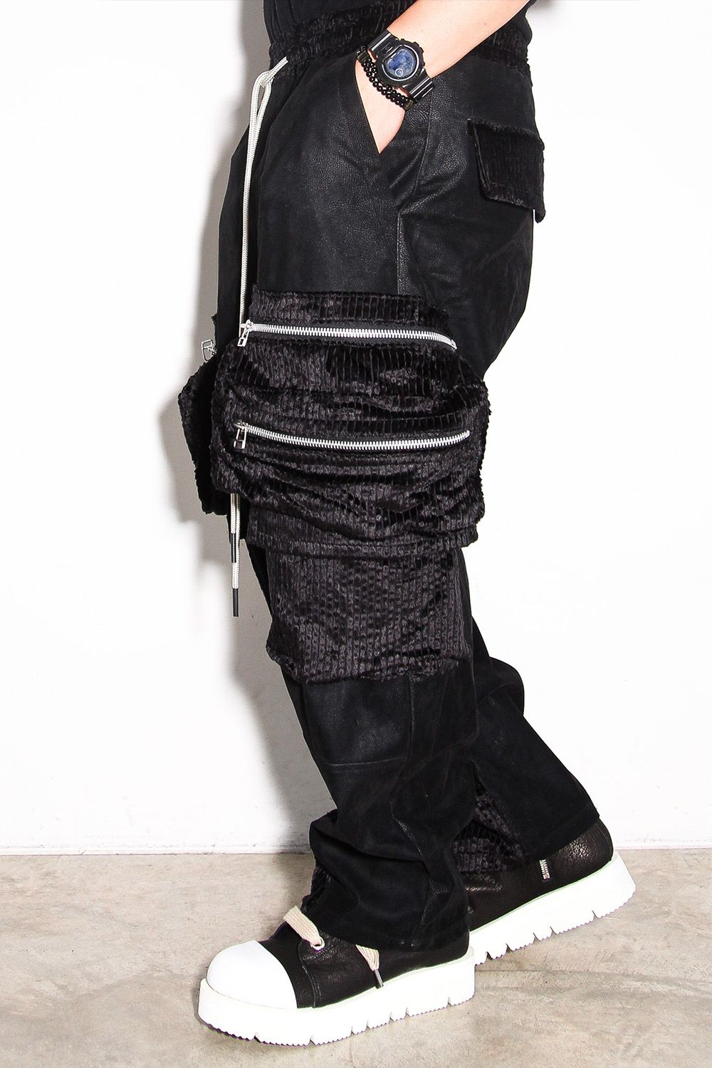 シンセティックレザーカーゴワイドパンツ / CARGO WIDE PANTS / ブラック / ag-12057