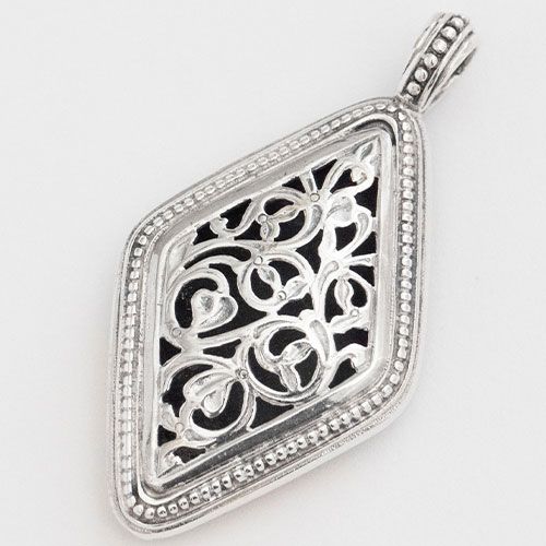 Garden Shadows Kite Pendant / GP009