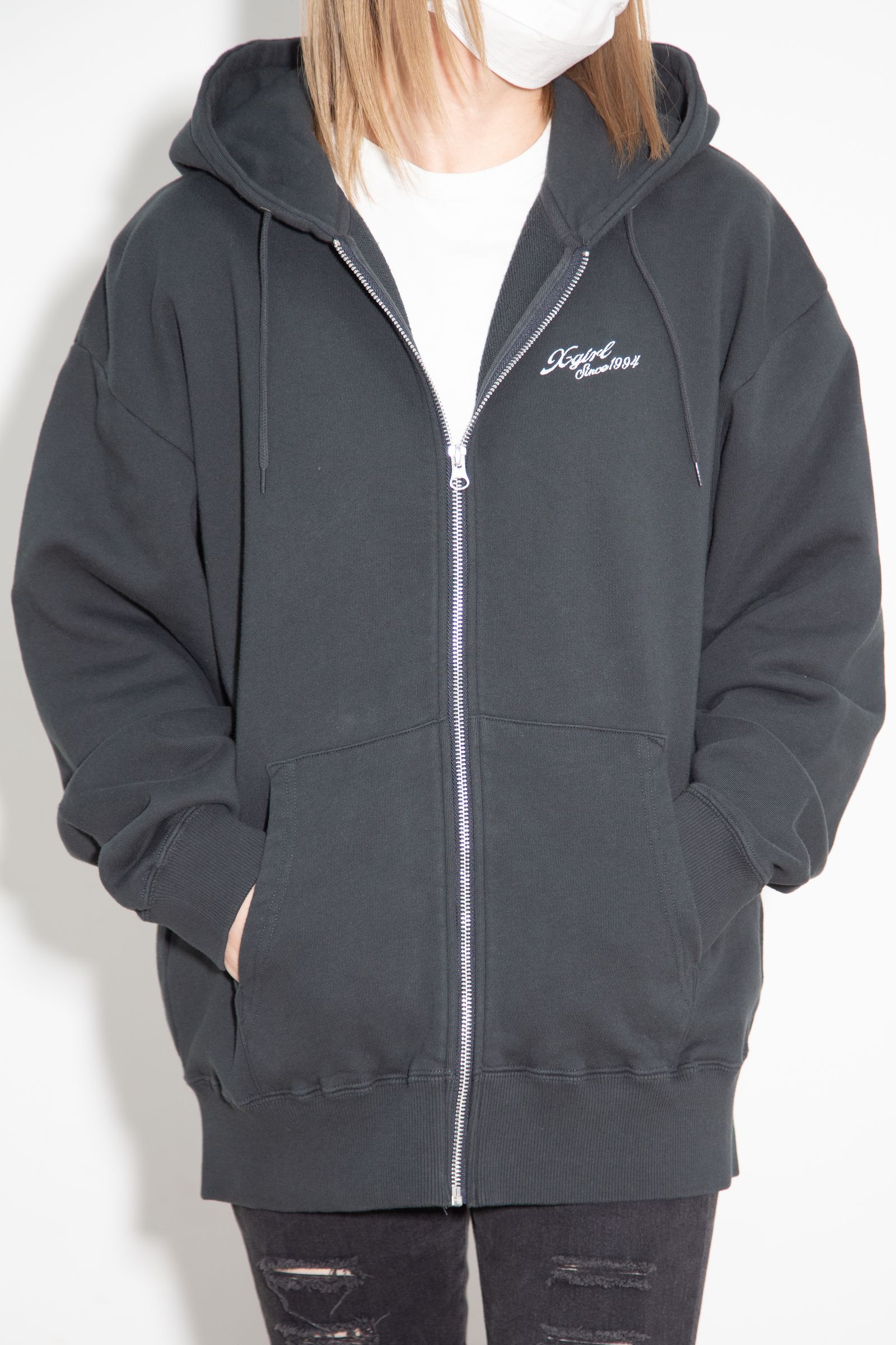 [ラスト1点 サイズM] FACE BOX PATCH ZIP UP SWEAT HOODIE / チャコール