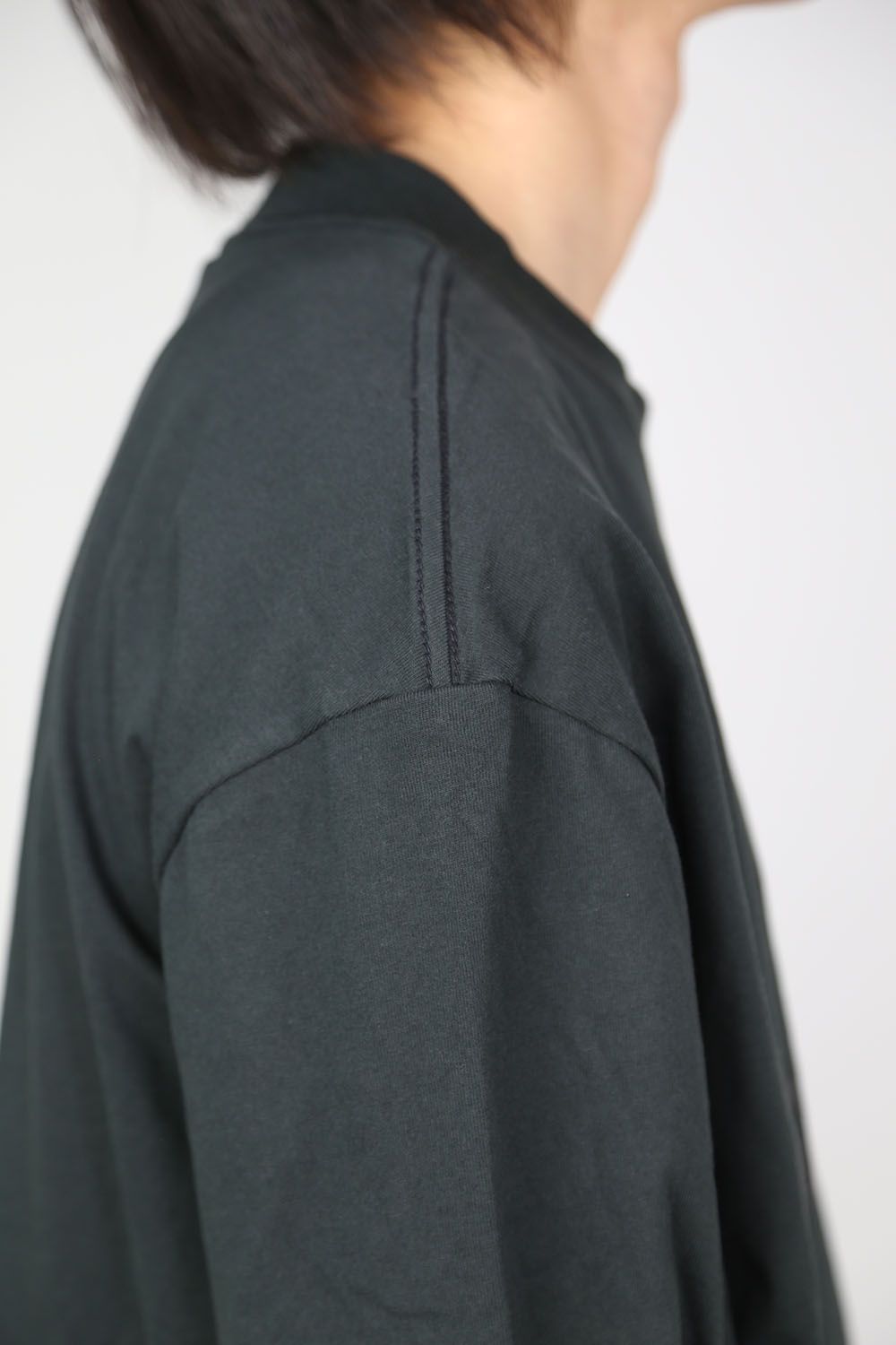 FRONT LOGO L/S TEE / ブラック
