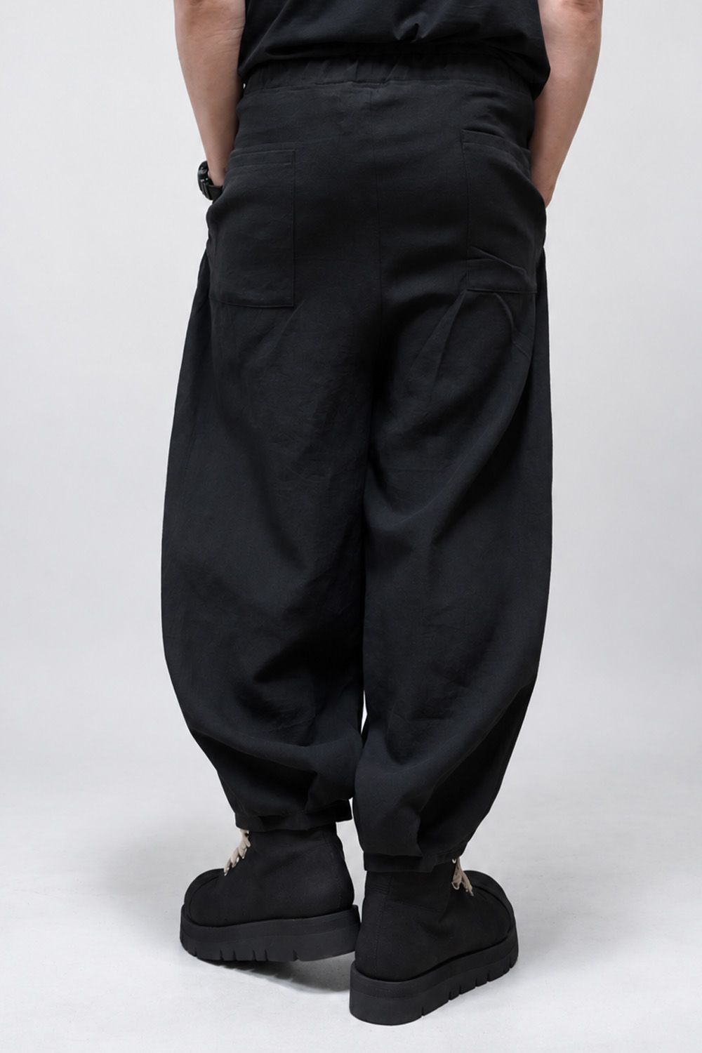 ［ラスト1点 サイズ1］Linen Tucked Hem Wide Easy Pants / ブラック