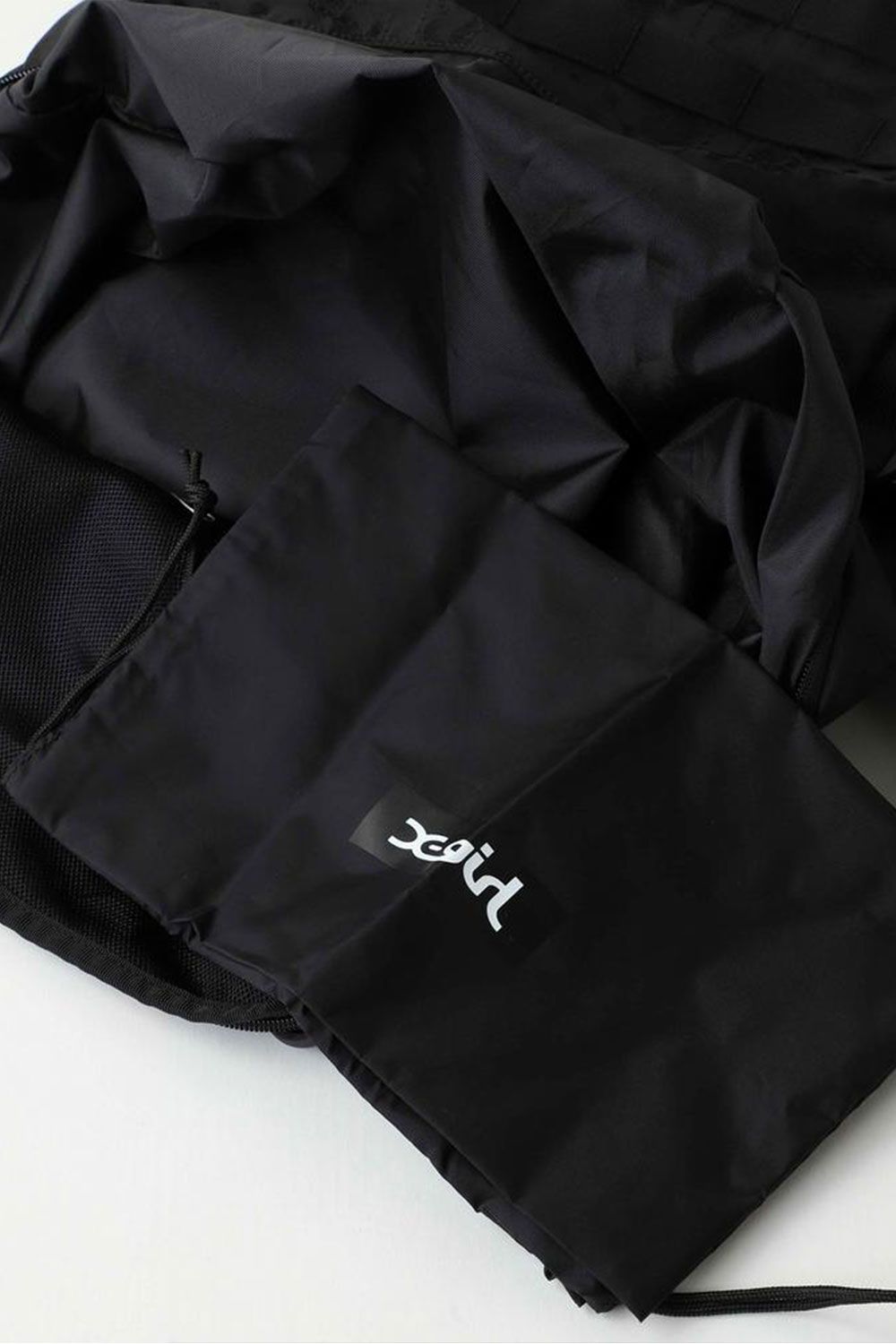 【人気定番商品】MILLS LOGO ADVENTURE BACKPACK / ブラック