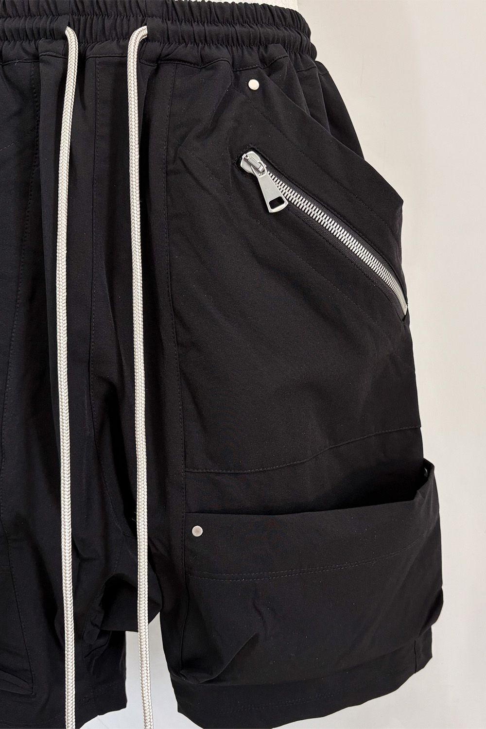 CARGO SHORTS / ブラック