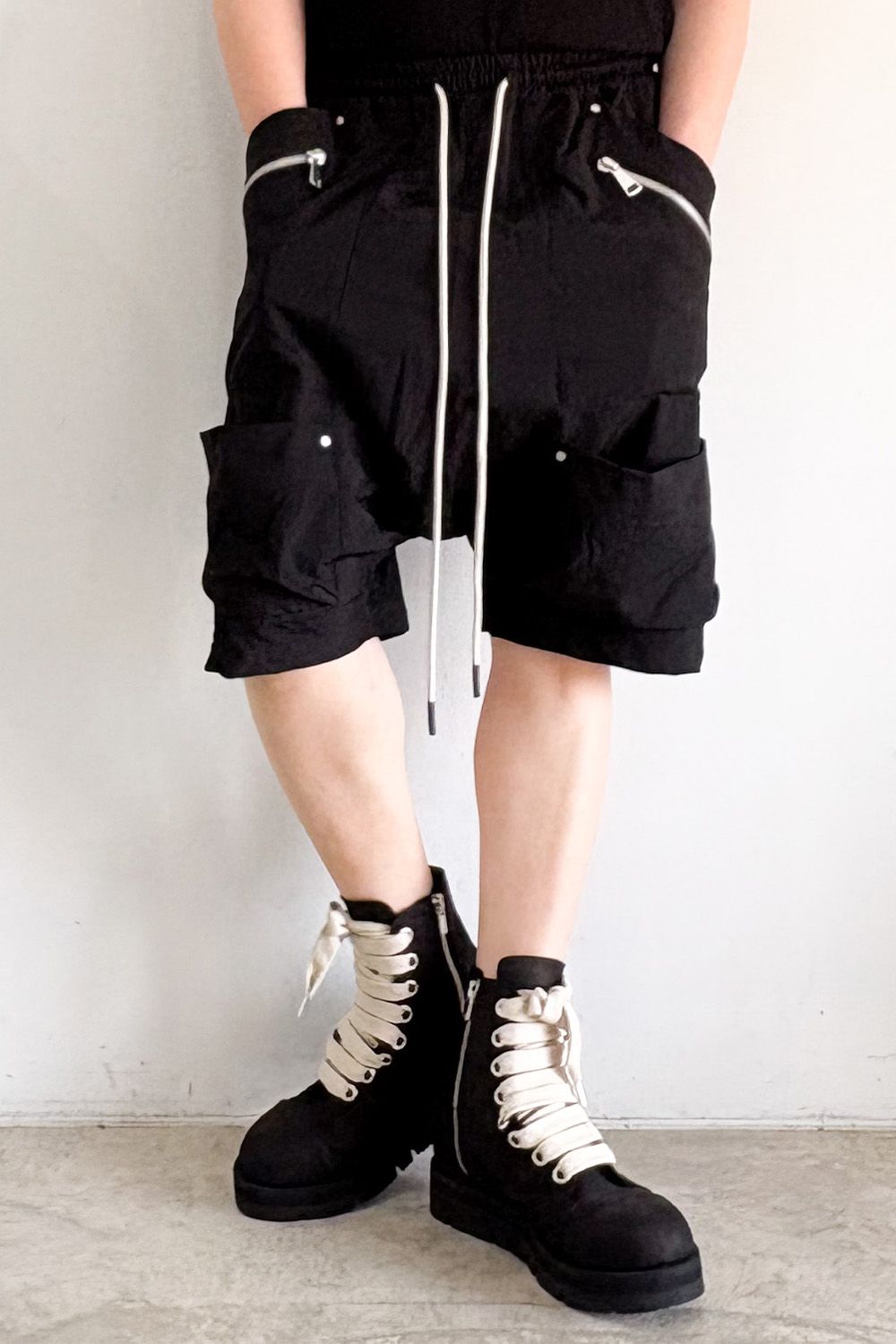 CARGO SHORTS / ブラック