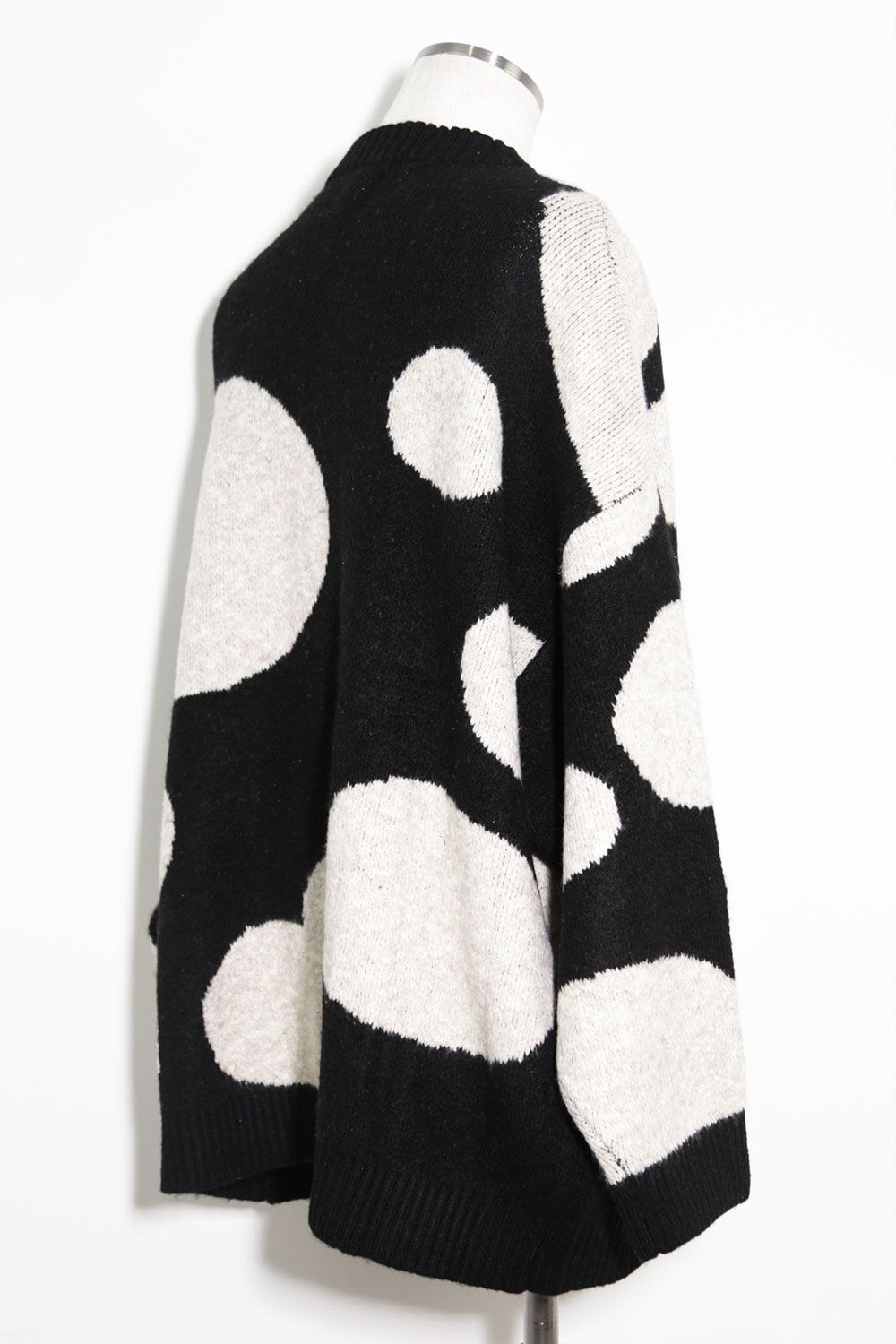 ドット模様オーバーサイズカーディガン / Polka Pattern Knit Cardigan / ブラック×ベージュ / ag-8010