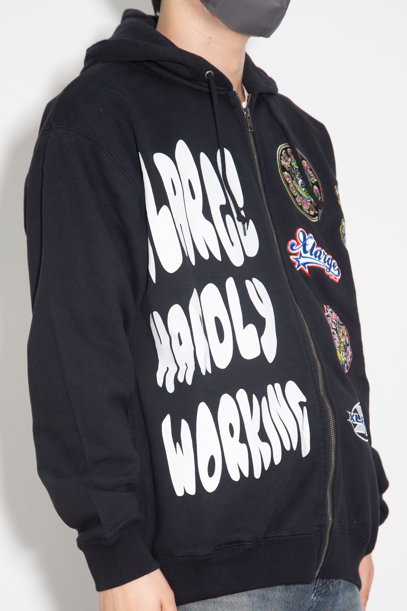 [ラスト1点 サイズL] MULTI LOGO ZIP UP HOODED SWEATSHIRT / ブラック