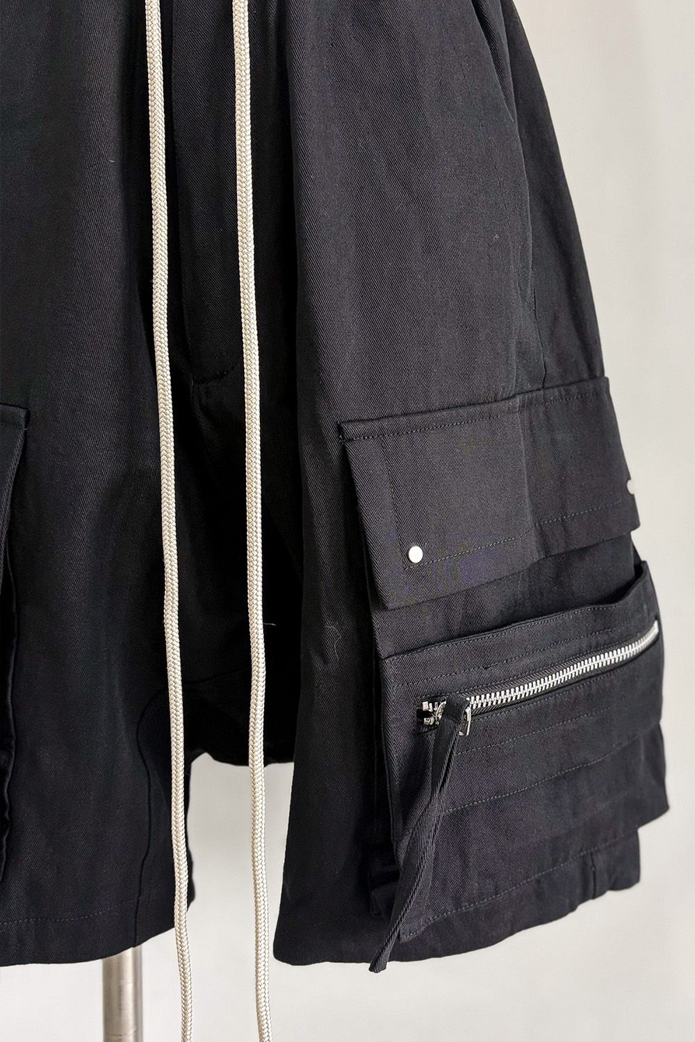 CARGO SHORTS / ブラック