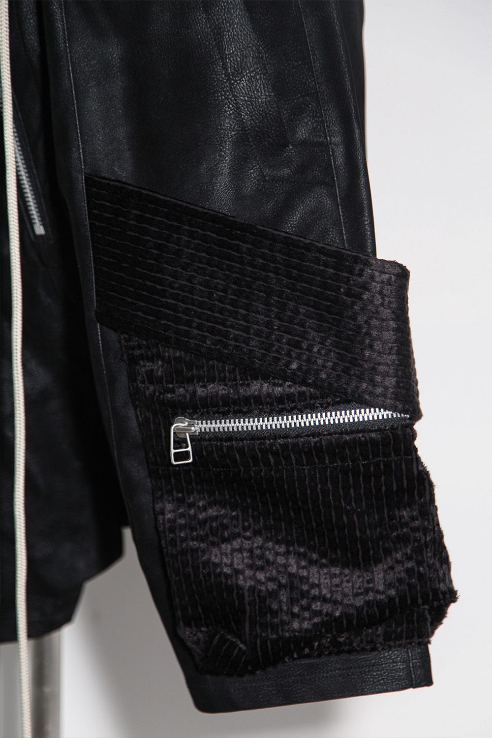 シンセティックレザーベルトカーゴショーツ / BELT CARGO SHORTS / ブラック / ag-12052