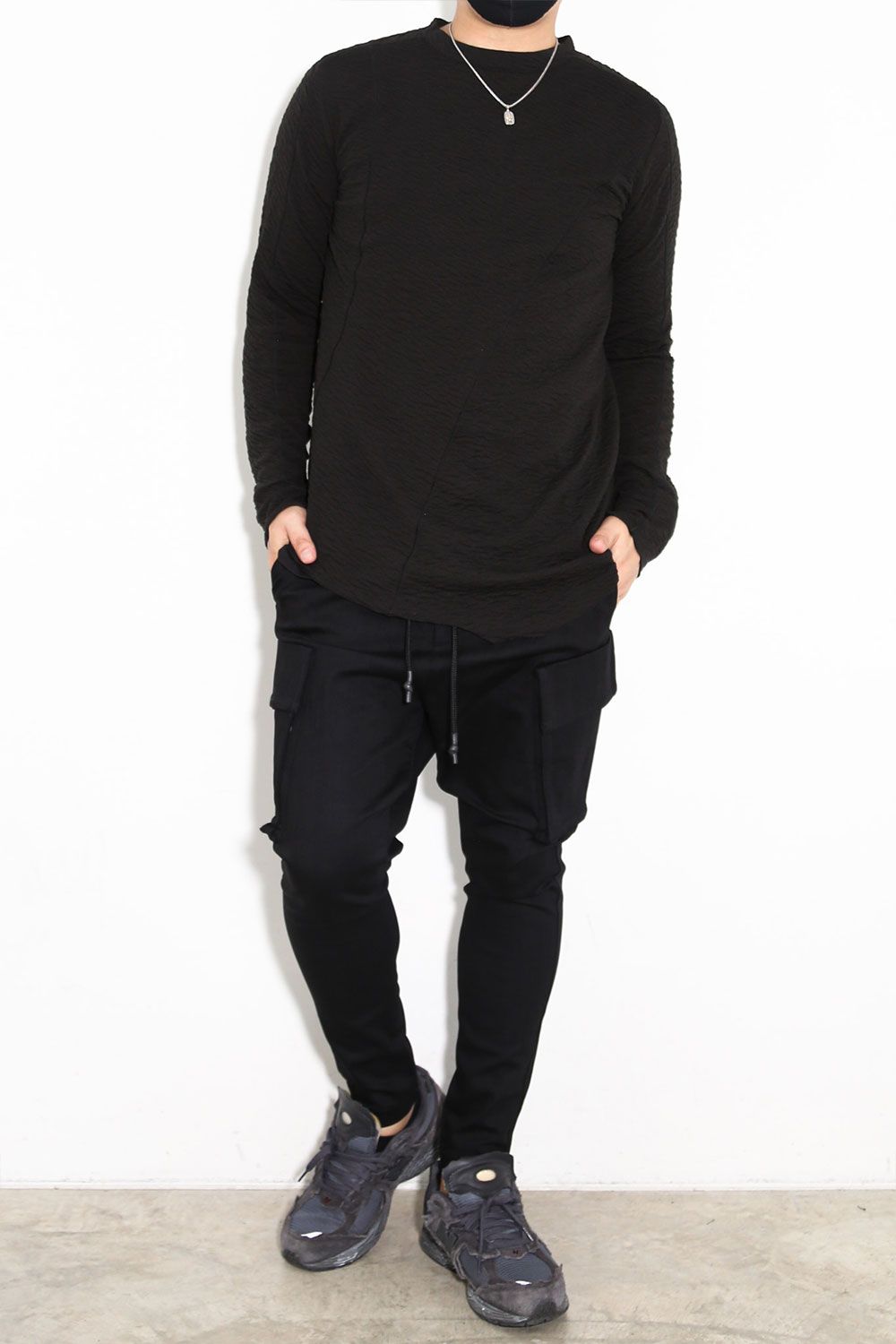 独特な表情のL/S Tee
