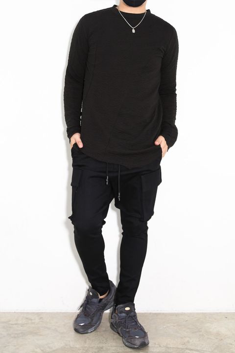 独特な表情のL/S Tee