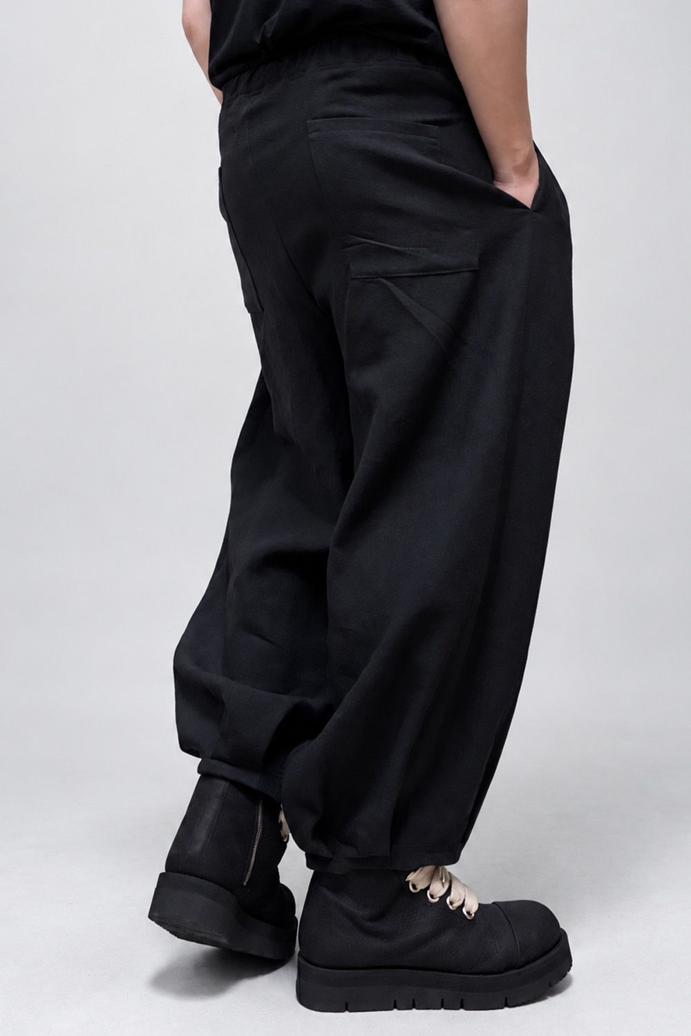［ラスト1点 サイズ1］Linen Tucked Hem Wide Easy Pants / ブラック