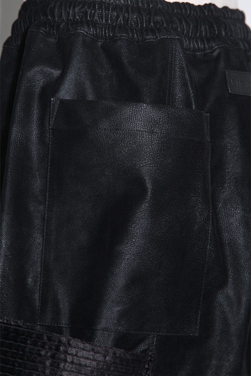 シンセティックレザーベルトカーゴショーツ / BELT CARGO SHORTS / ブラック / ag-12052