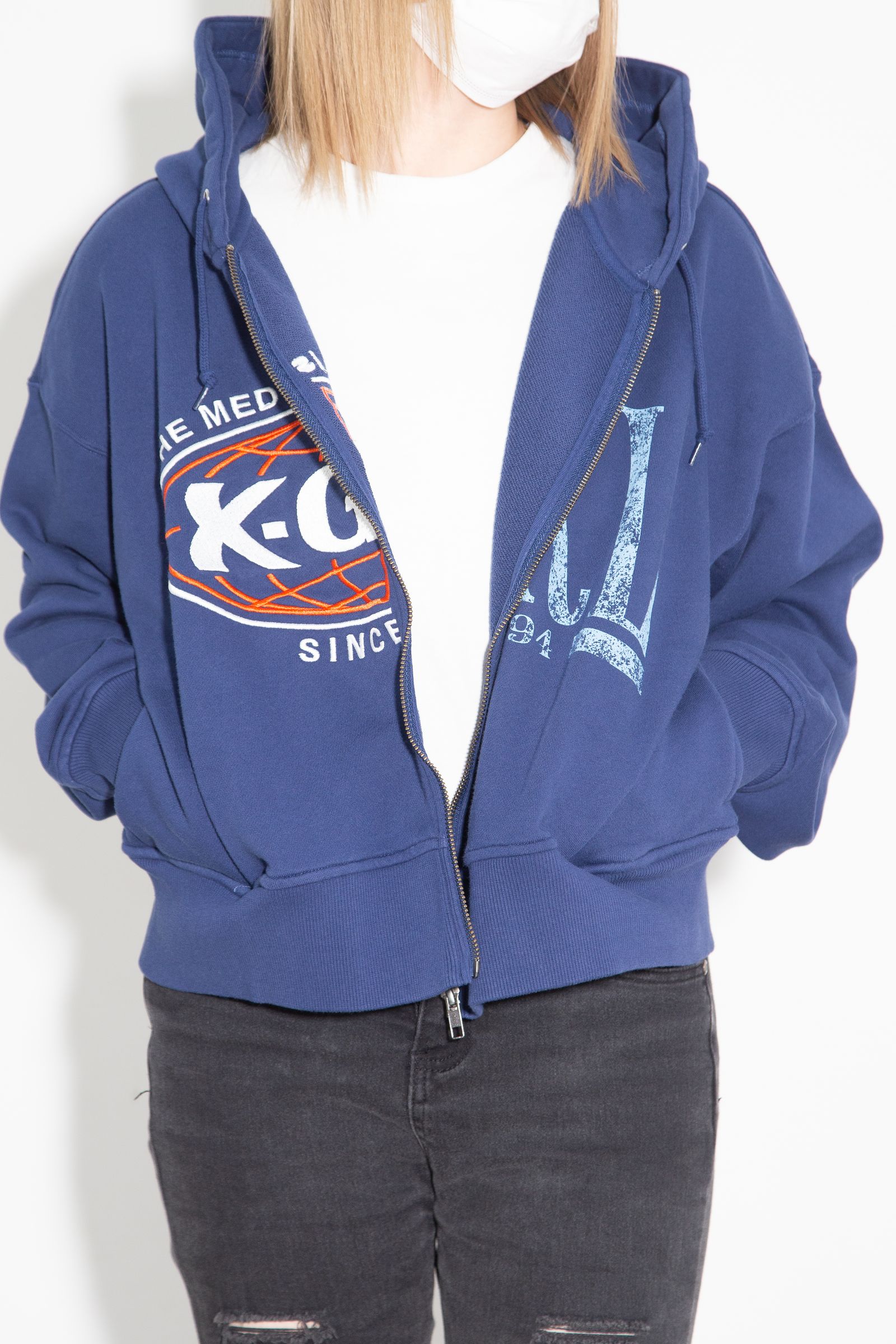 ［ラスト1点 サイズM］PANELED GRAPHIC ZIP UP SWEAT HOODIE / ネイビー