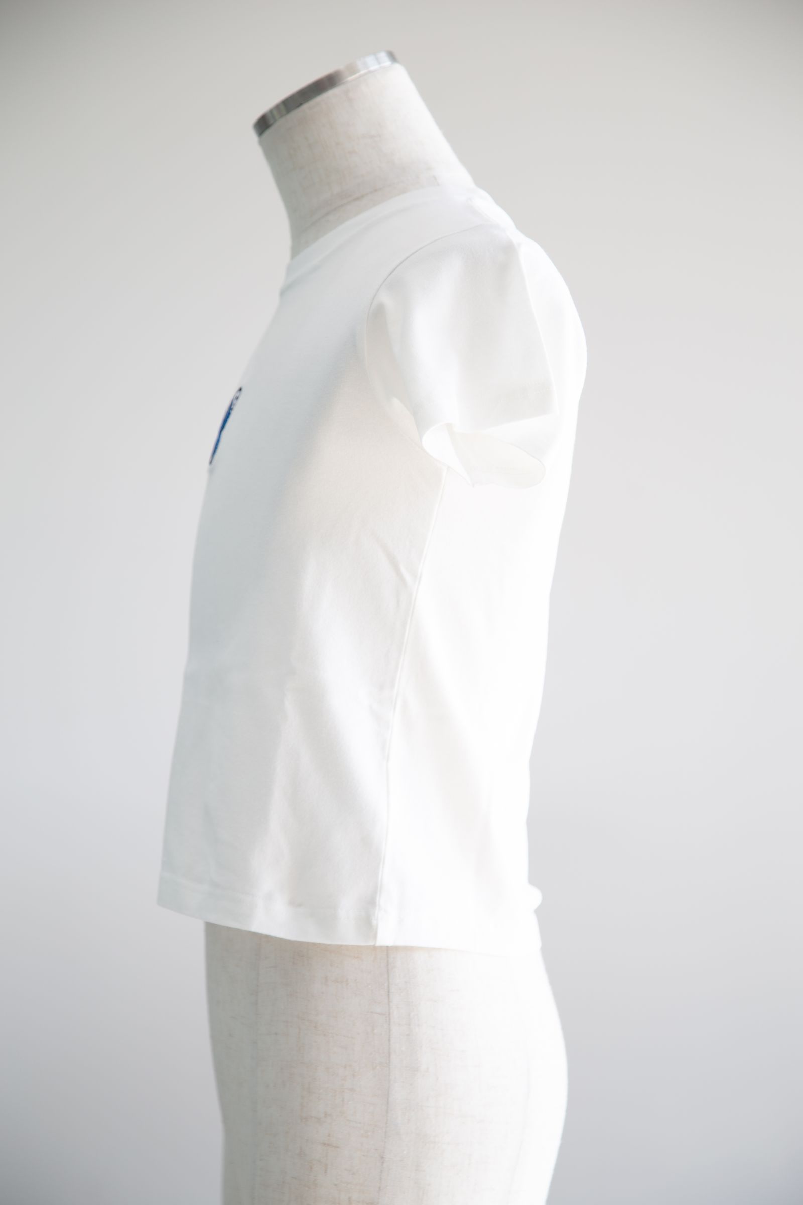 EMBROIDERED BUTTERFLY LOGO S/S BABY TEE / ホワイト