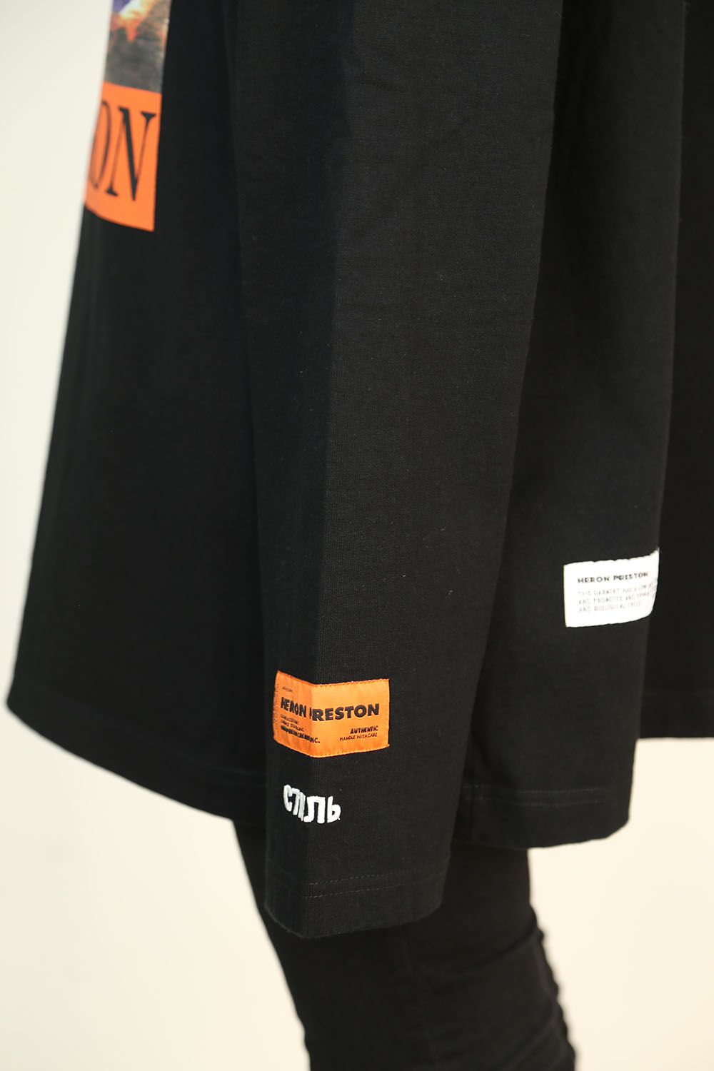 HERON PRESTON - LS T-SHIRT REG OS HERON TIMES / ブラック×オレンジ