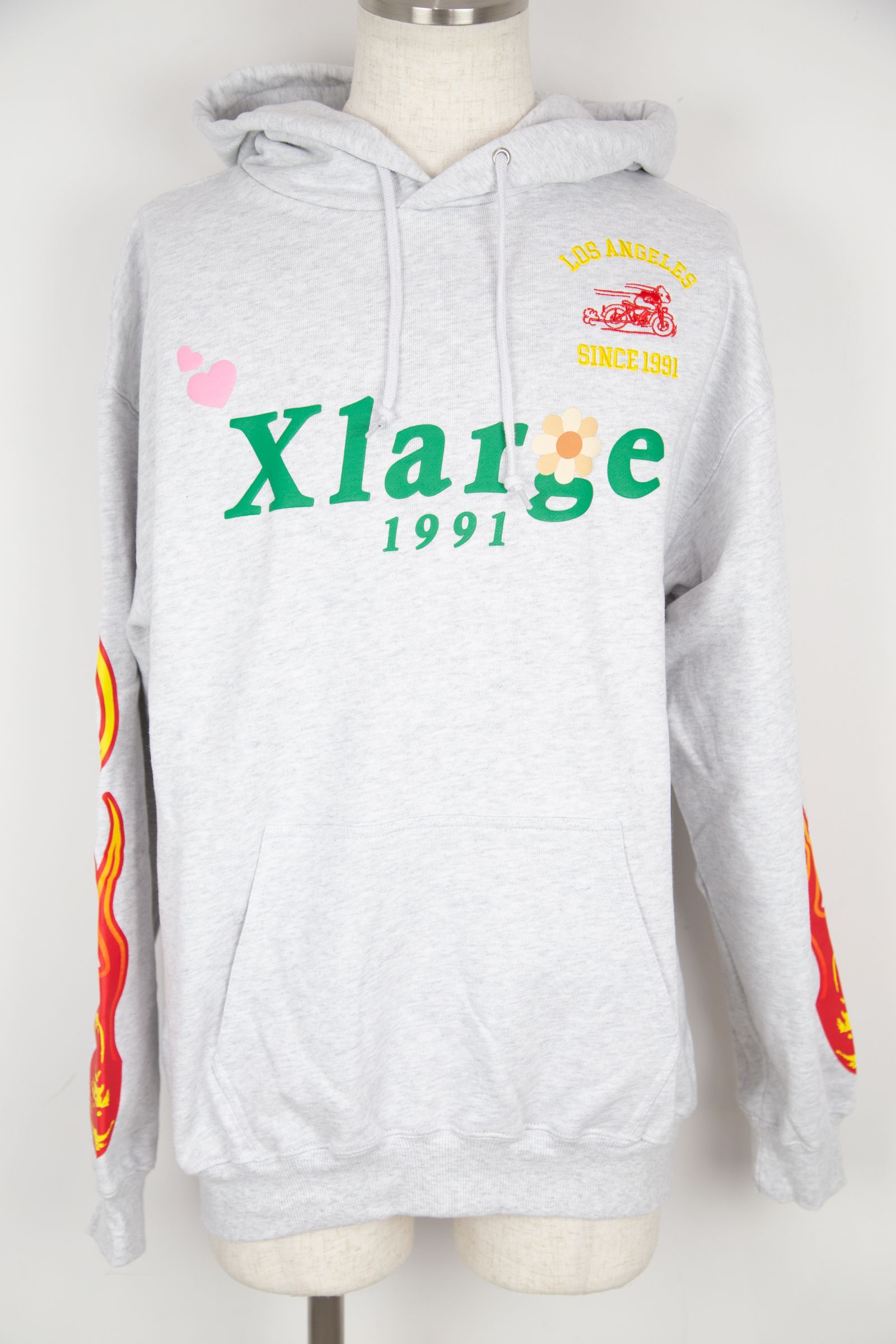 XLARGE - PIGMENT DYLED PUFF LOGO PULLOVER HOODED SWEAT / アッシュ